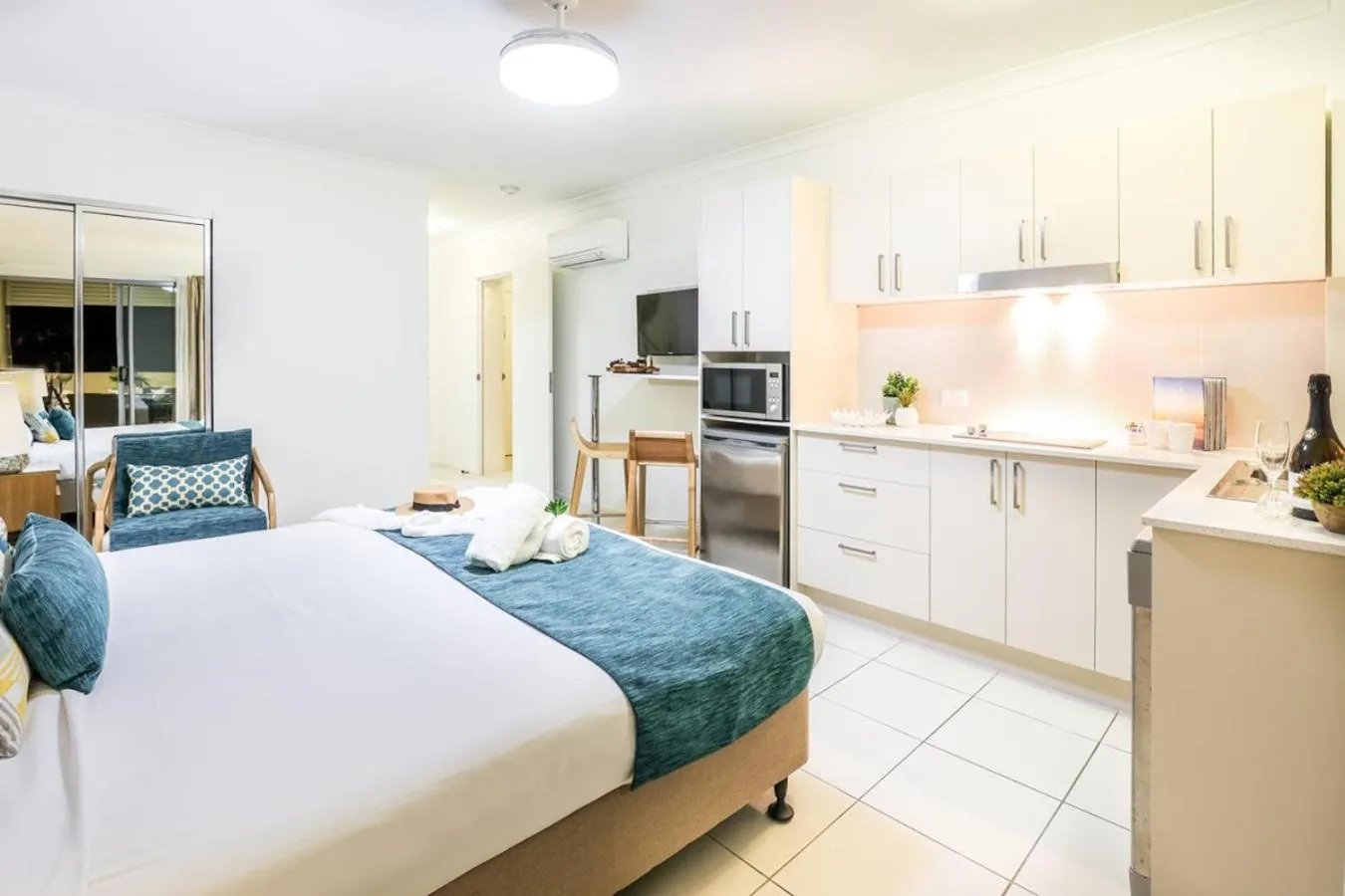 Bed in 1770 Lagoons Central Apartment Resort Official