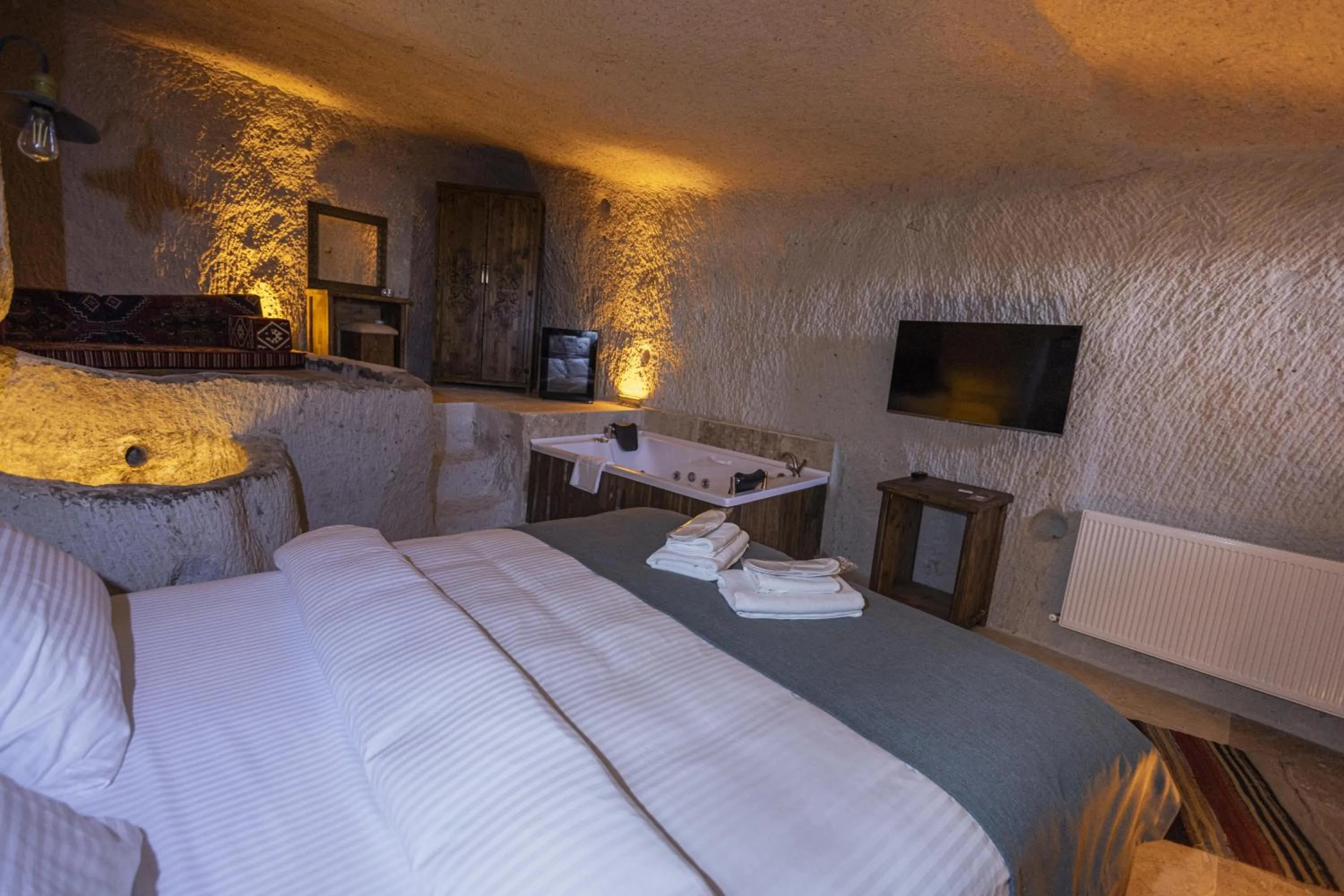 Bed in Kayaharman cave otel