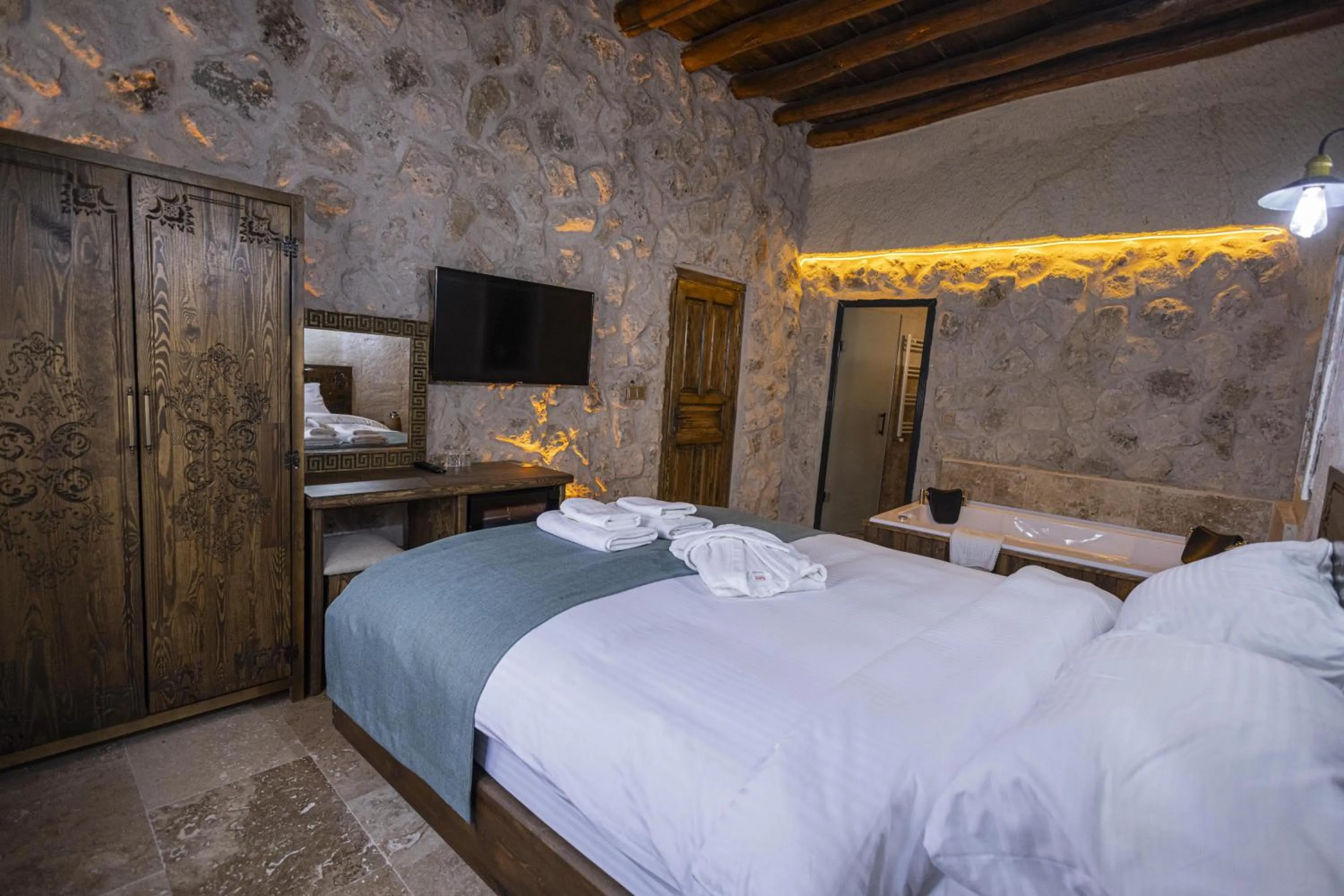 Bed in Kayaharman cave otel