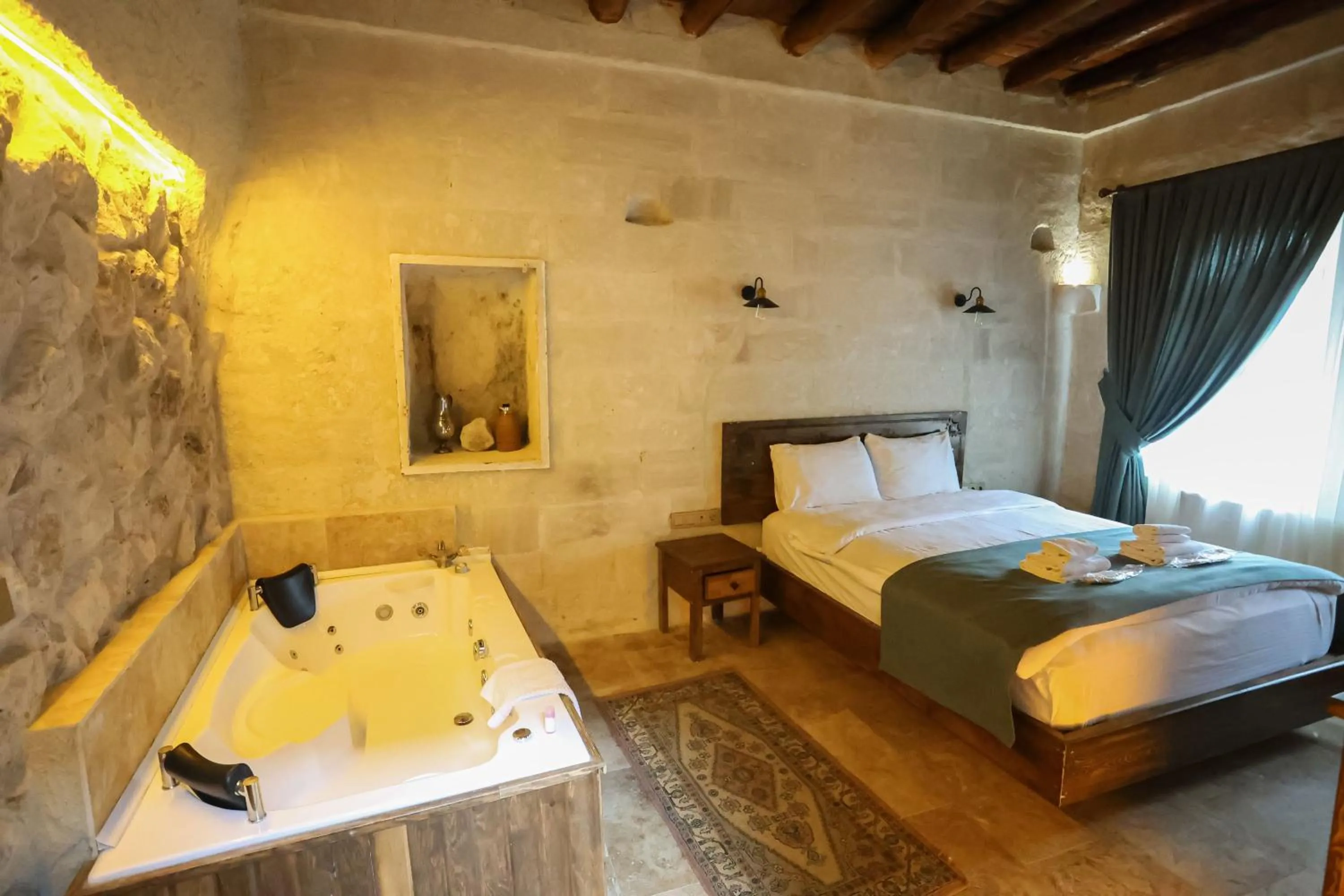 Bed in Kayaharman cave otel