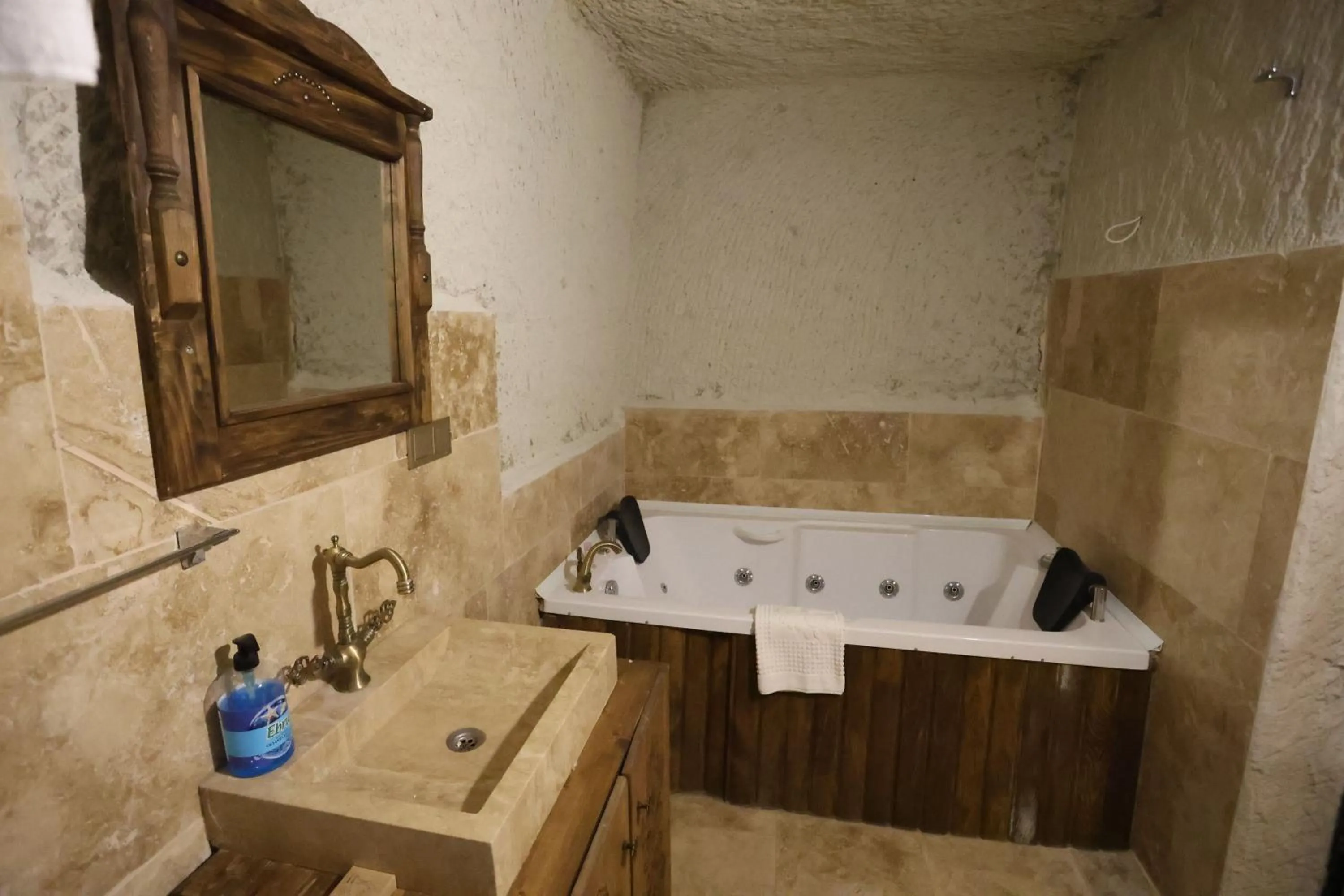 Kayaharman cave otel