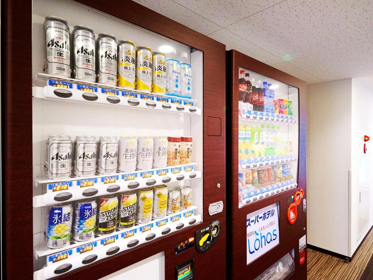 vending machine in Super Hotel Akihabara Suehirocho