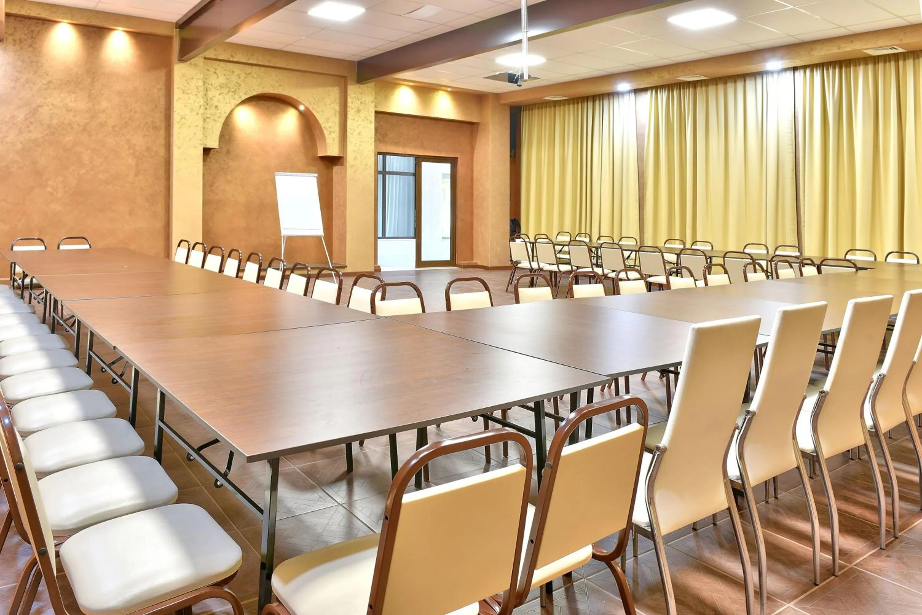 Meeting/conference room in Estreya Residence Hotel and SPA