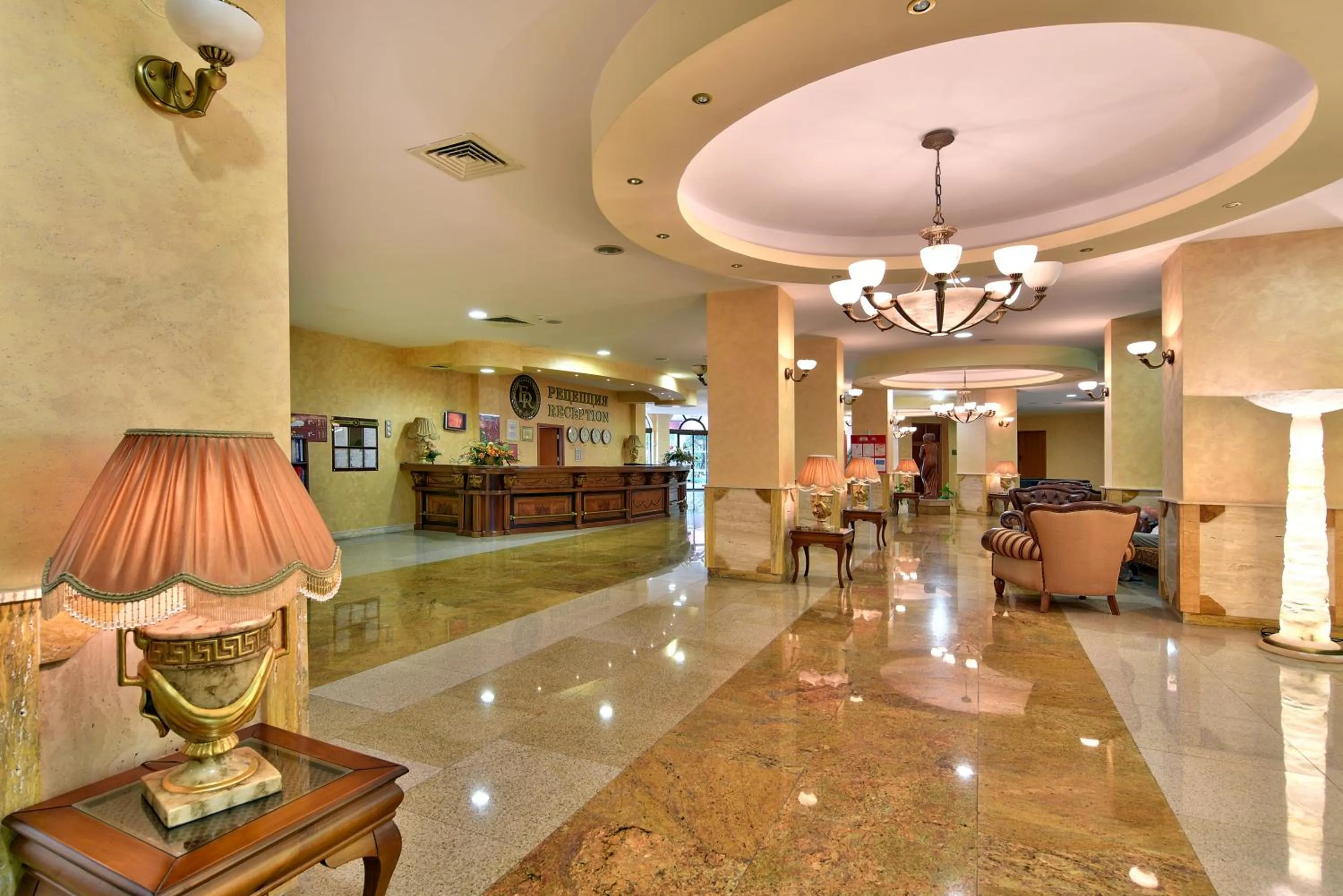 Lobby or reception in Estreya Residence Hotel and SPA