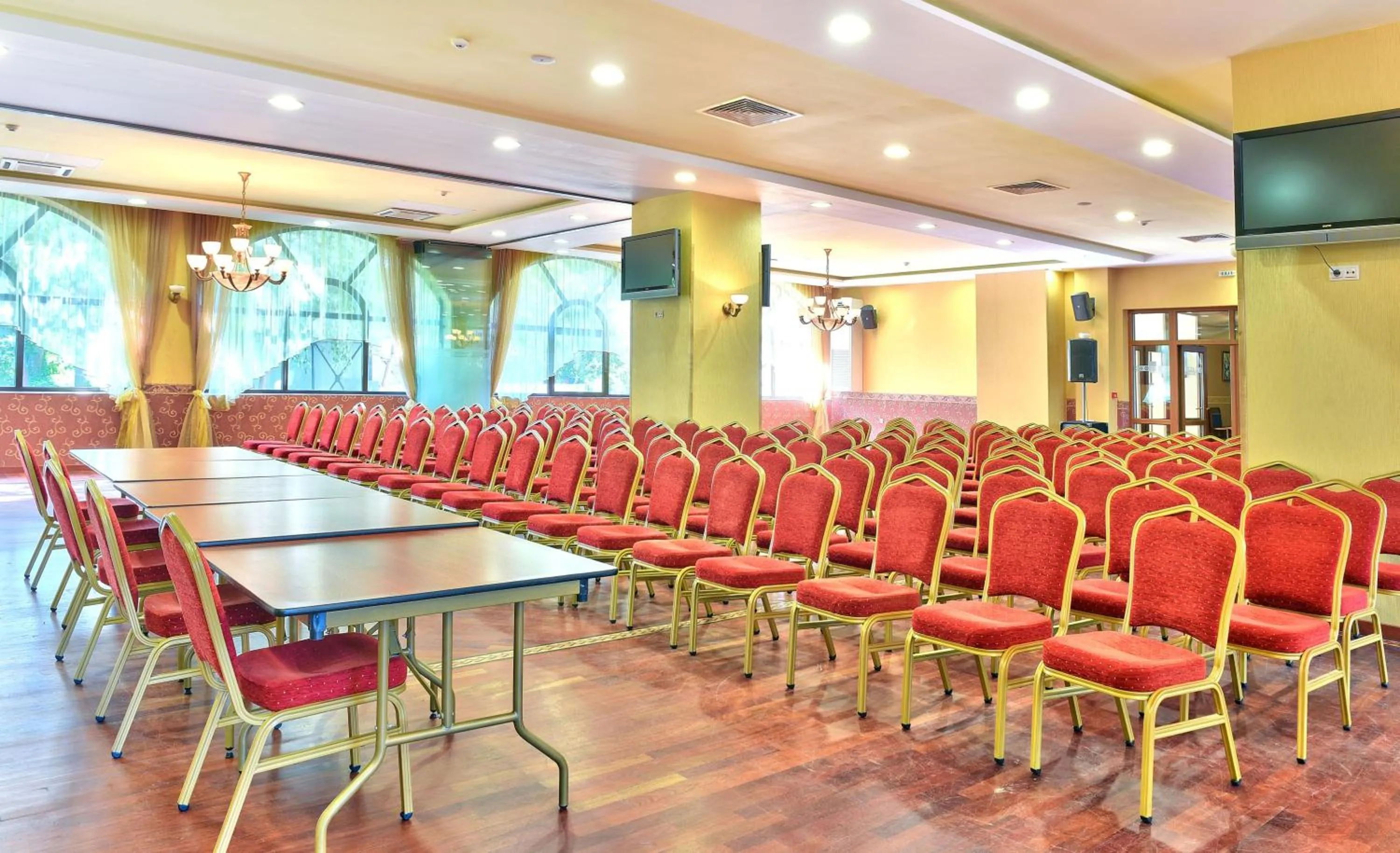 Meeting/conference room in Estreya Residence Hotel and SPA