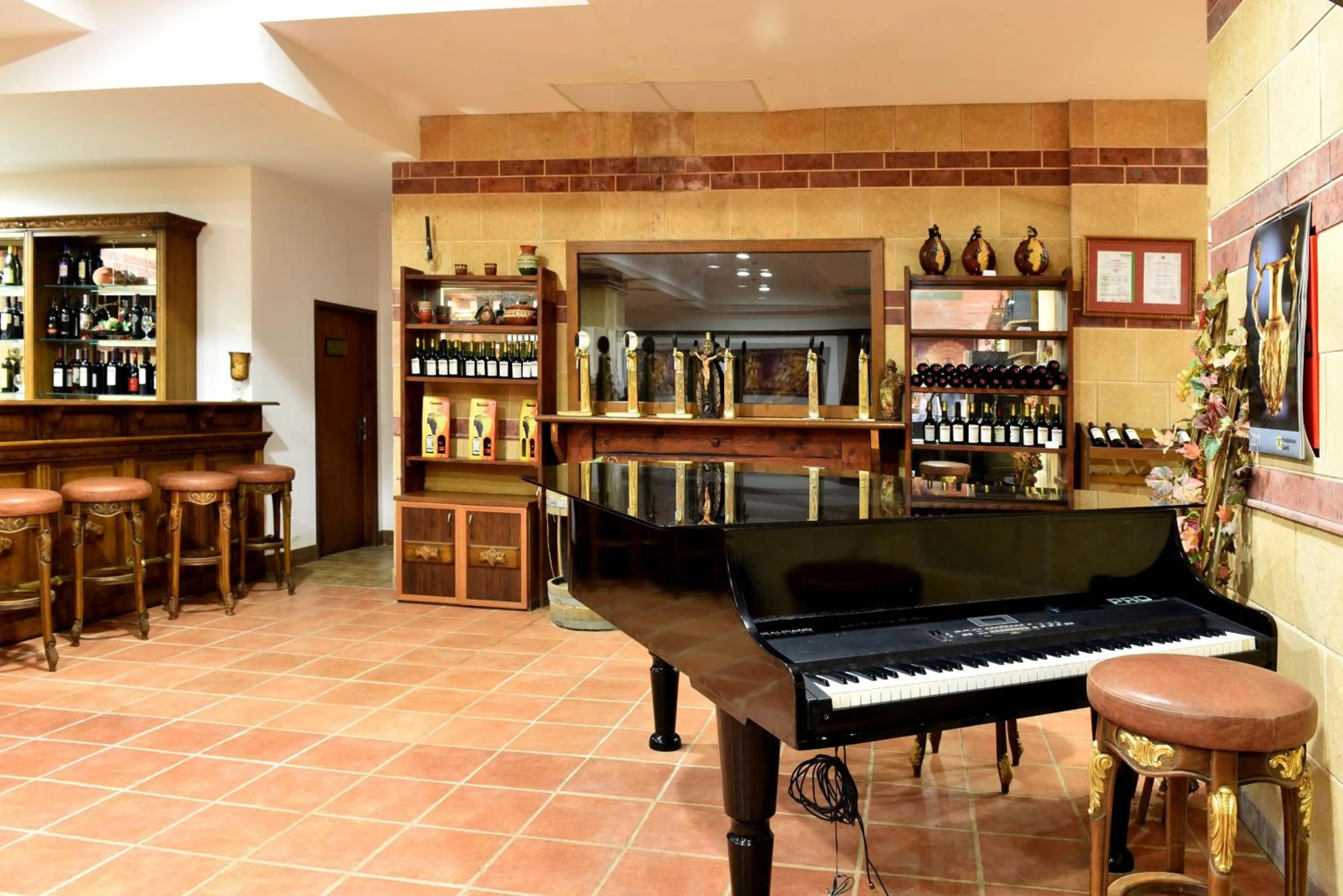 Restaurant/places to eat in Estreya Residence Hotel and SPA