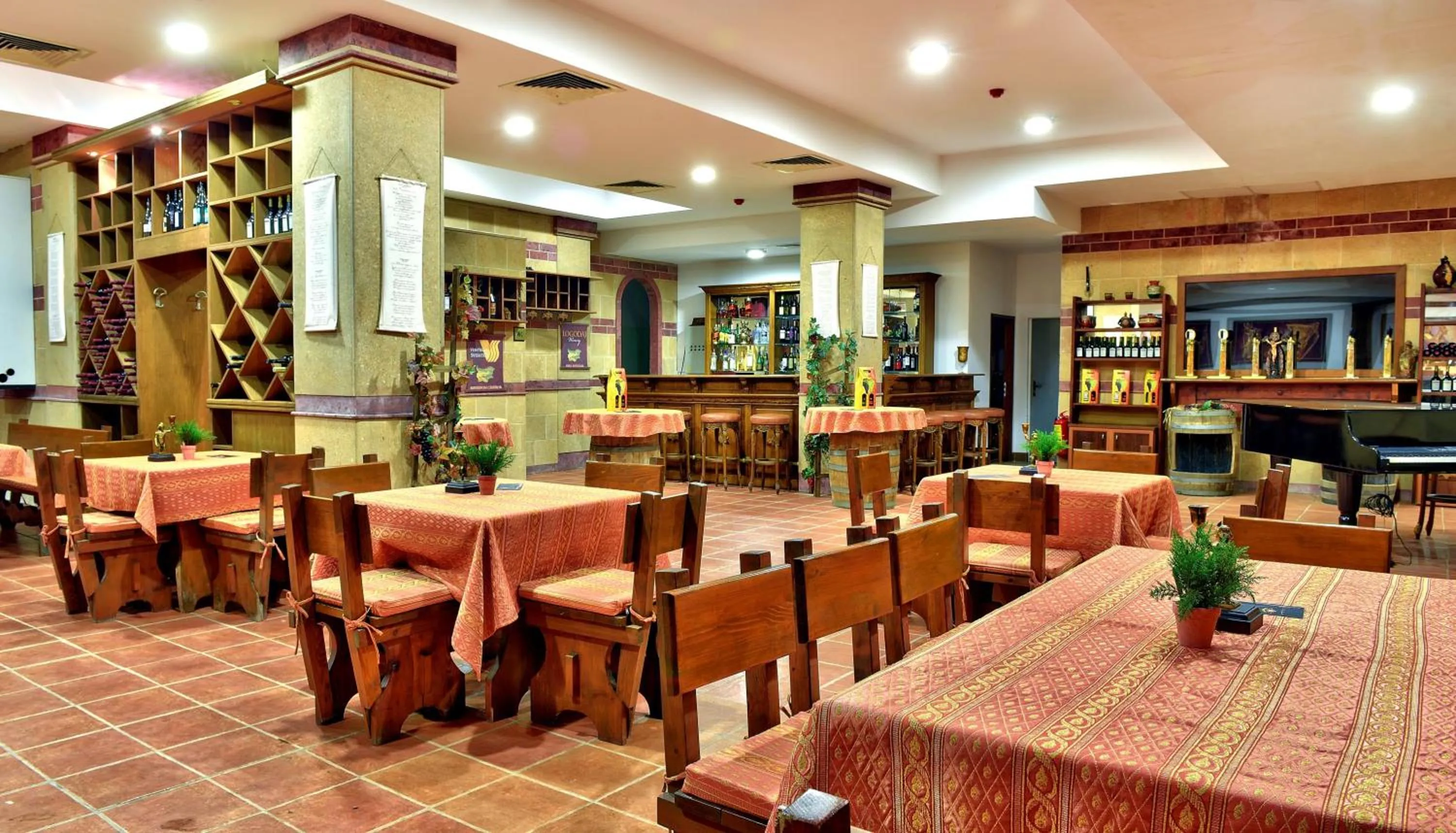 Restaurant/places to eat in Estreya Residence Hotel and SPA