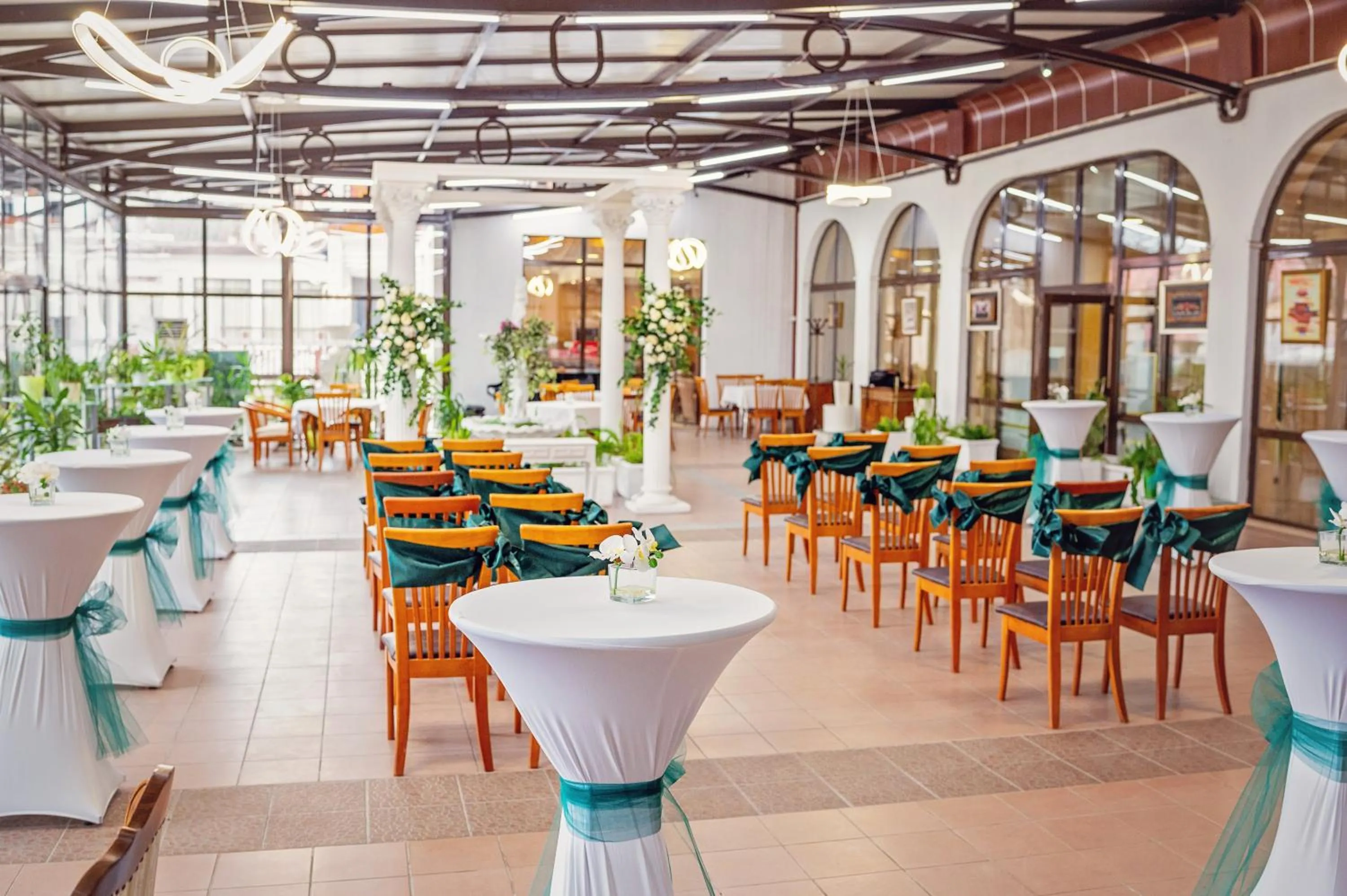 Banquet/Function facilities in Estreya Residence Hotel and SPA