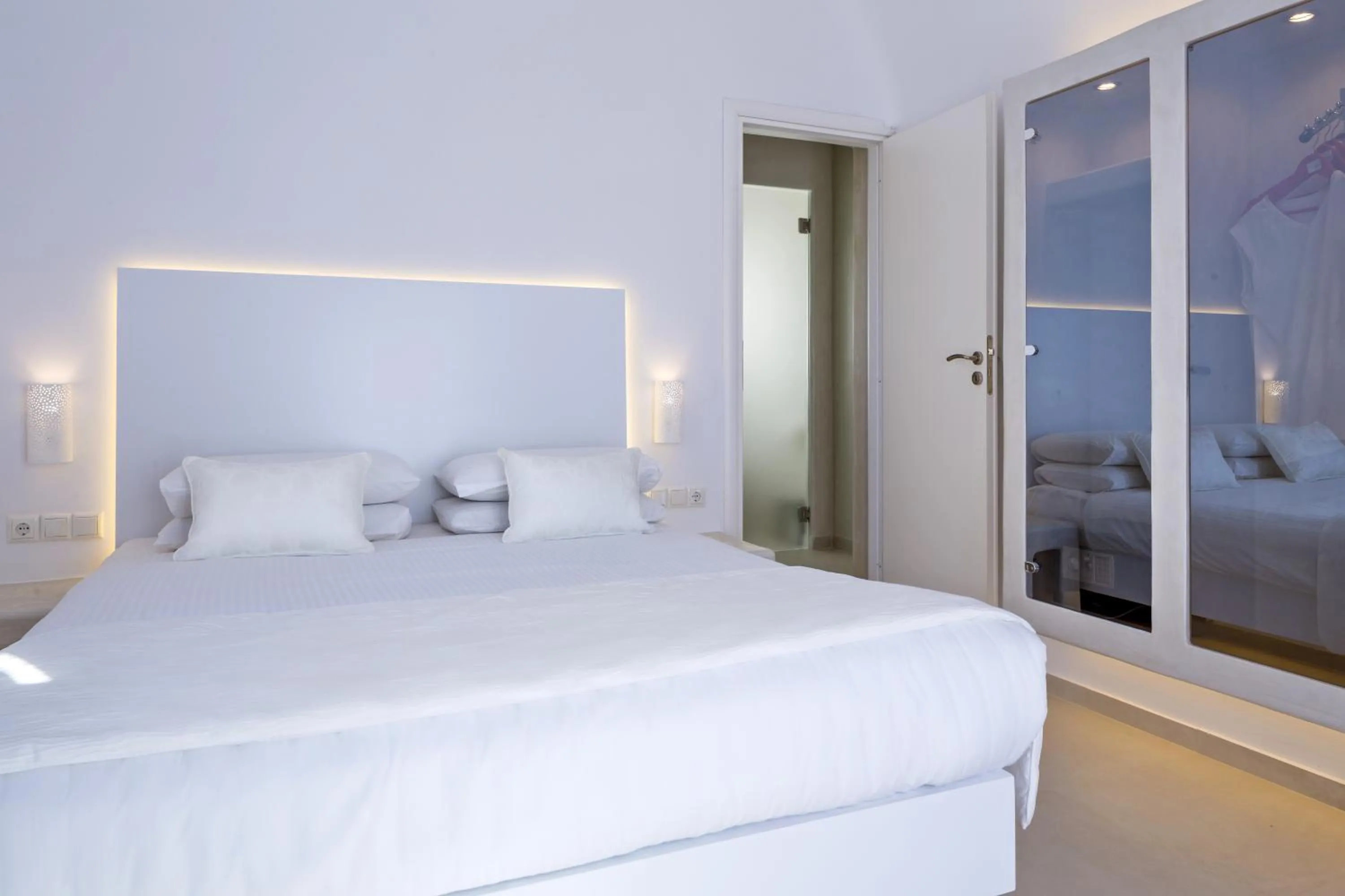 Bedroom, Bed in Art Hotel Santorini