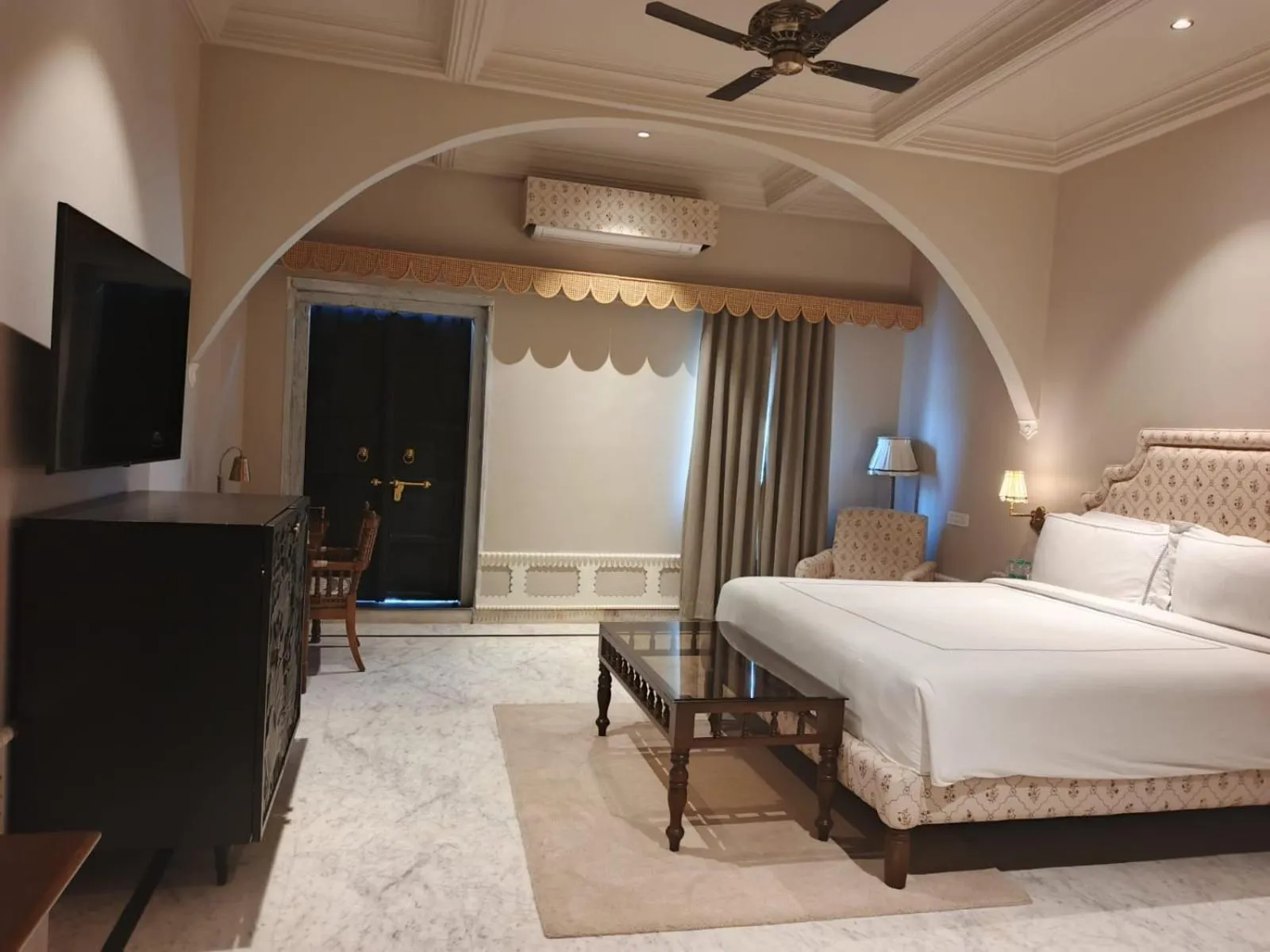 Bed in Daulatgarh Resort