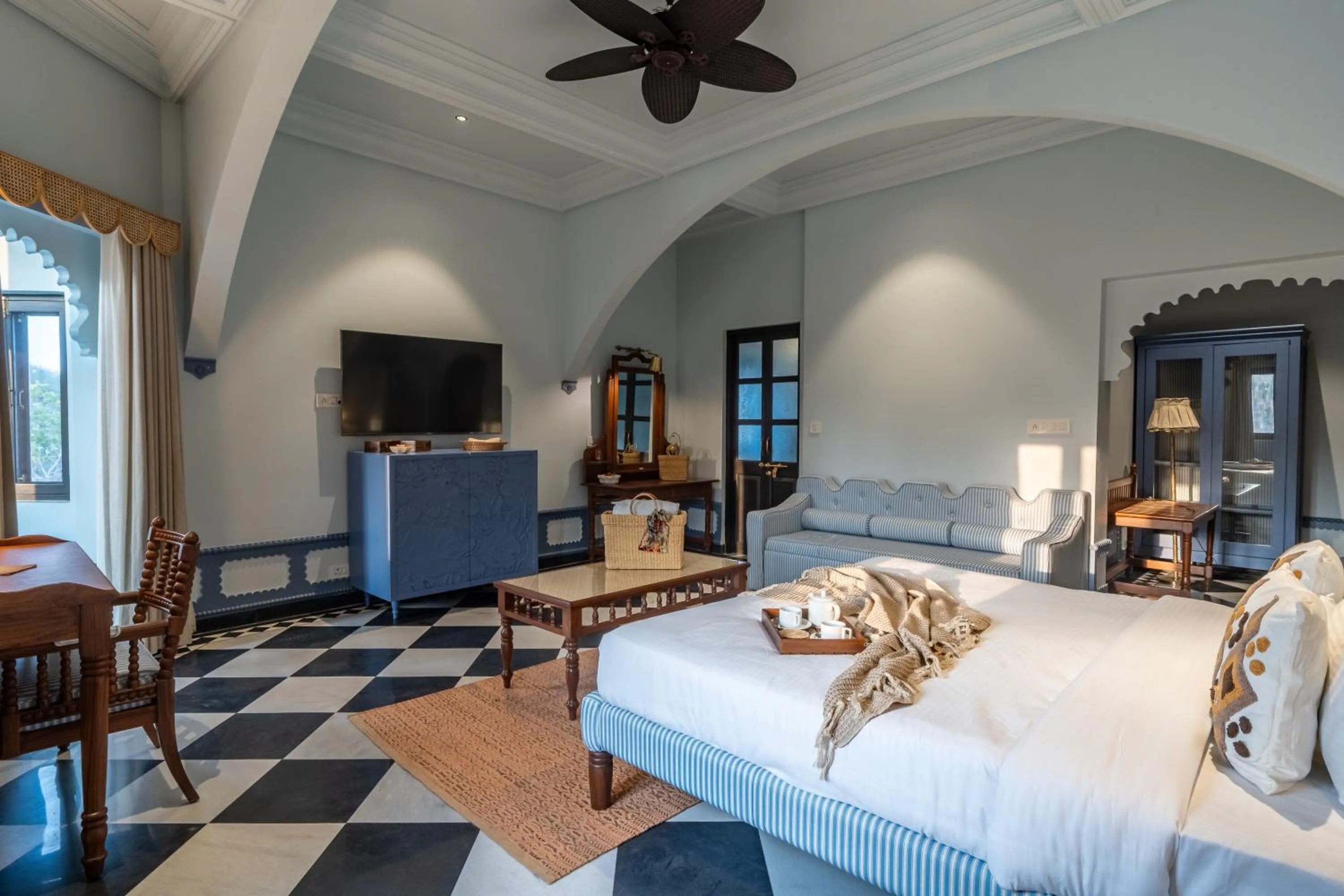 TV and multimedia, Bed in Daulatgarh Resort