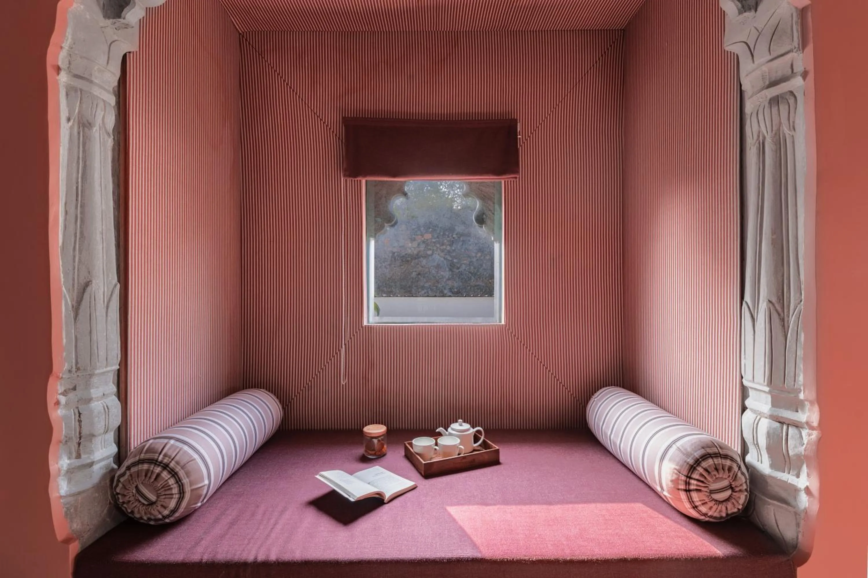 Seating area, Bed in Daulatgarh Resort