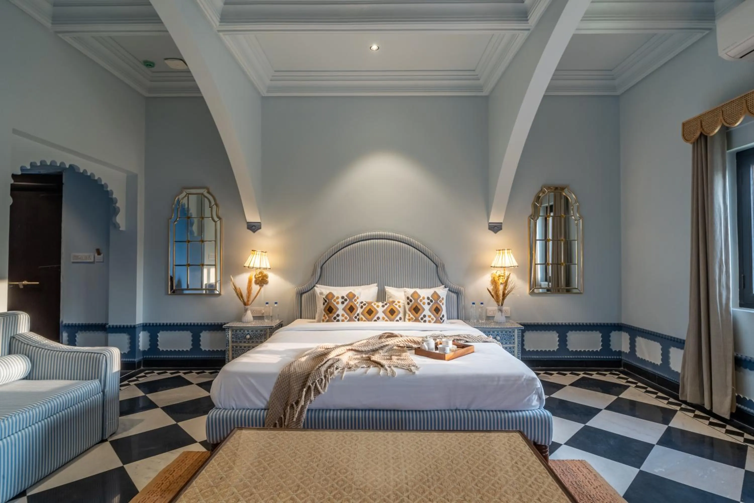 Bedroom, Bed in Daulatgarh Resort