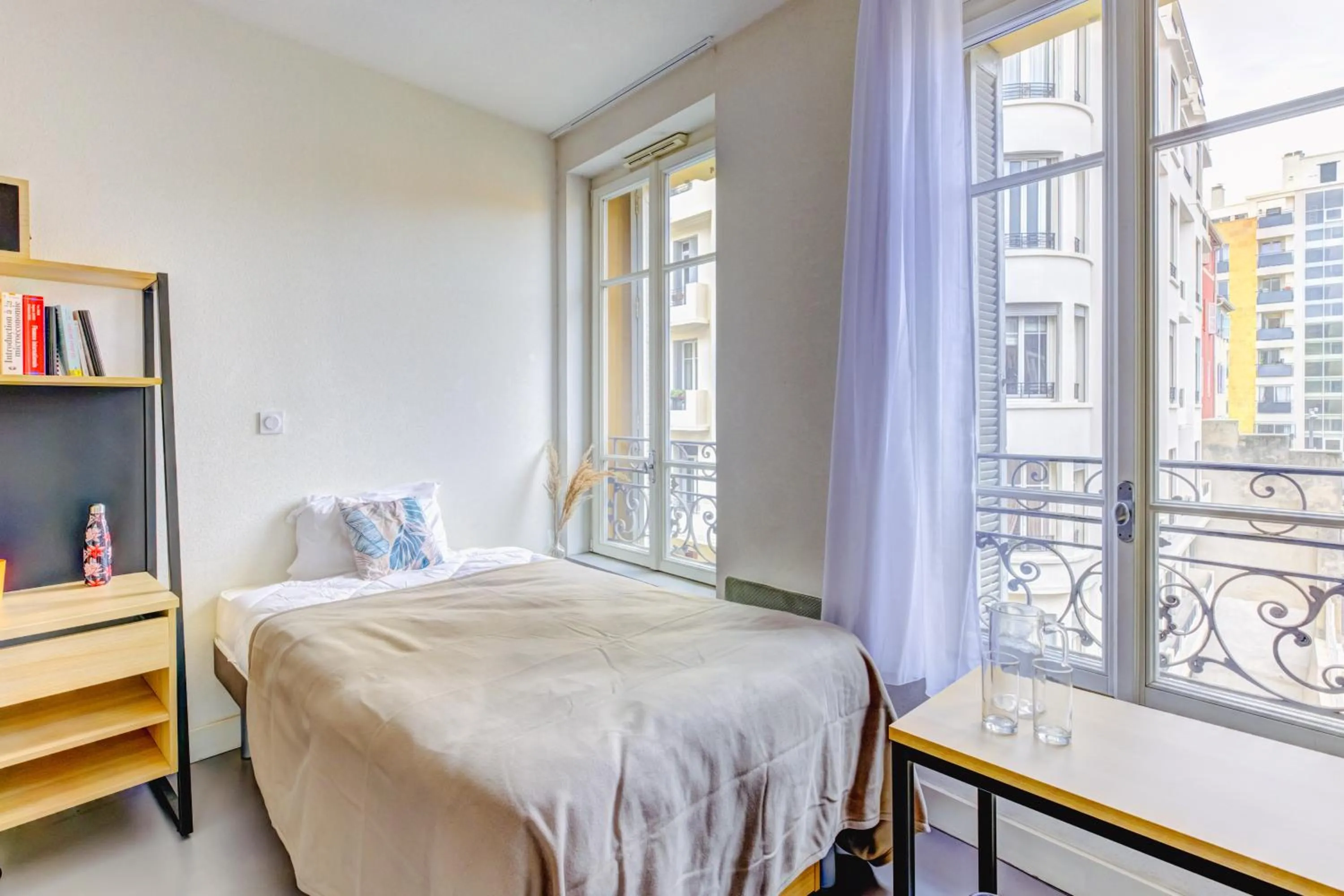 Bedroom, Bed in Résidence Kley Marseille République