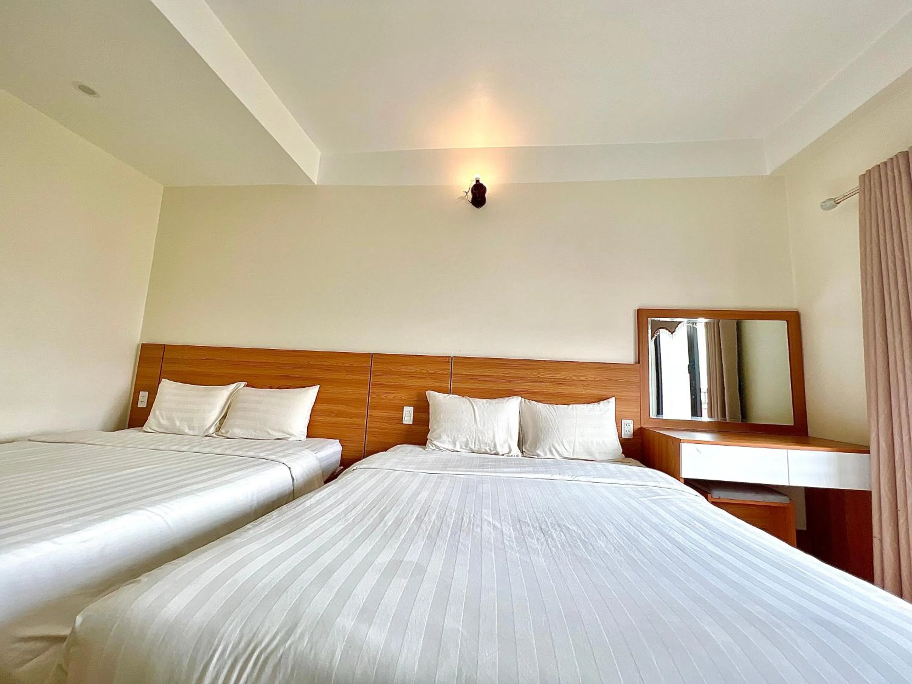 Bedroom, Bed in Dragon Airport Hotel