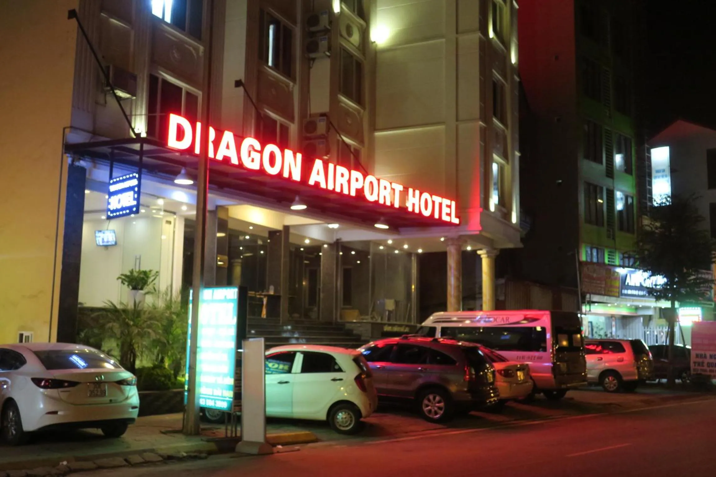 Facade/entrance in Dragon Airport Hotel