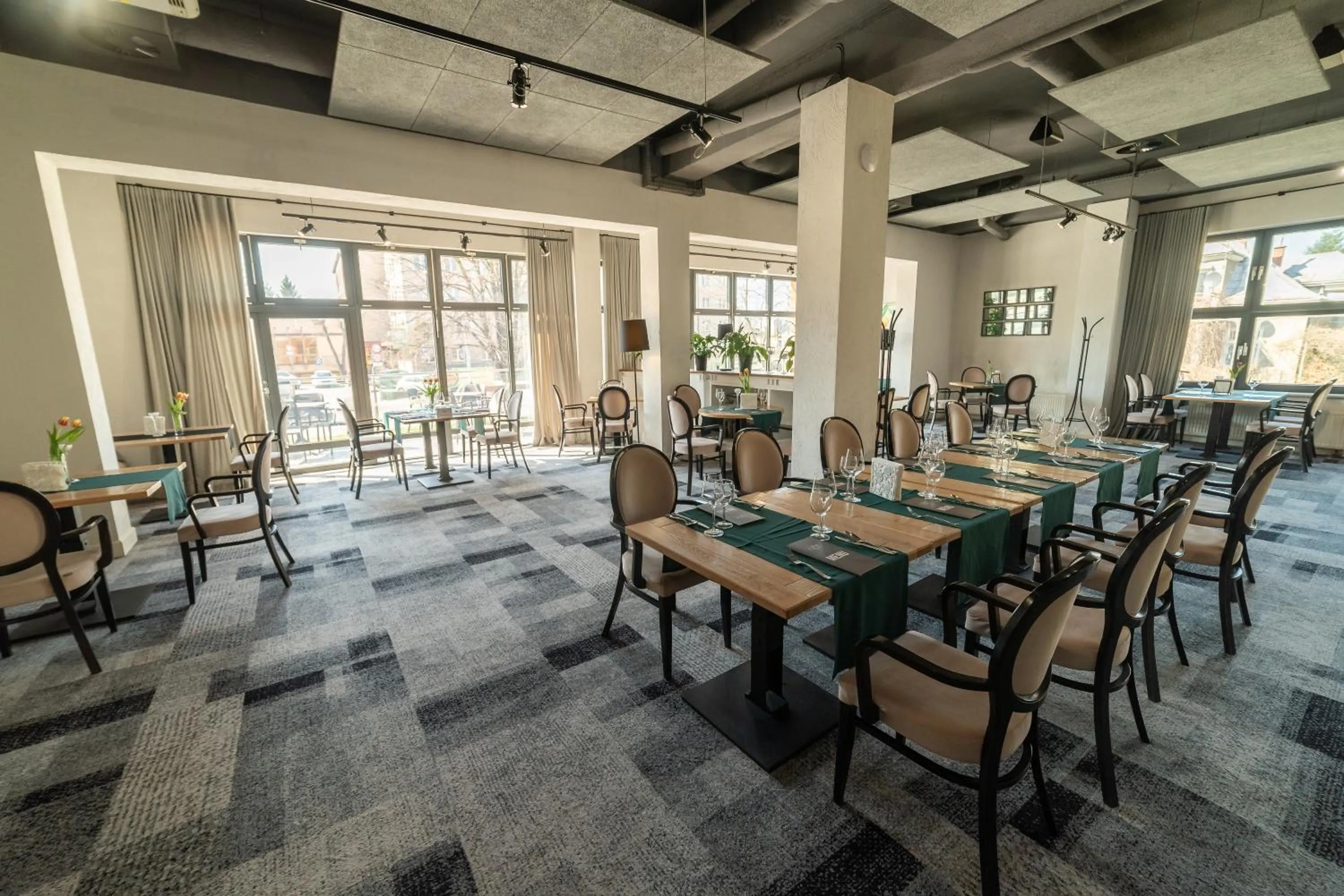 Restaurant/places to eat in Hotel Nafta Krosno