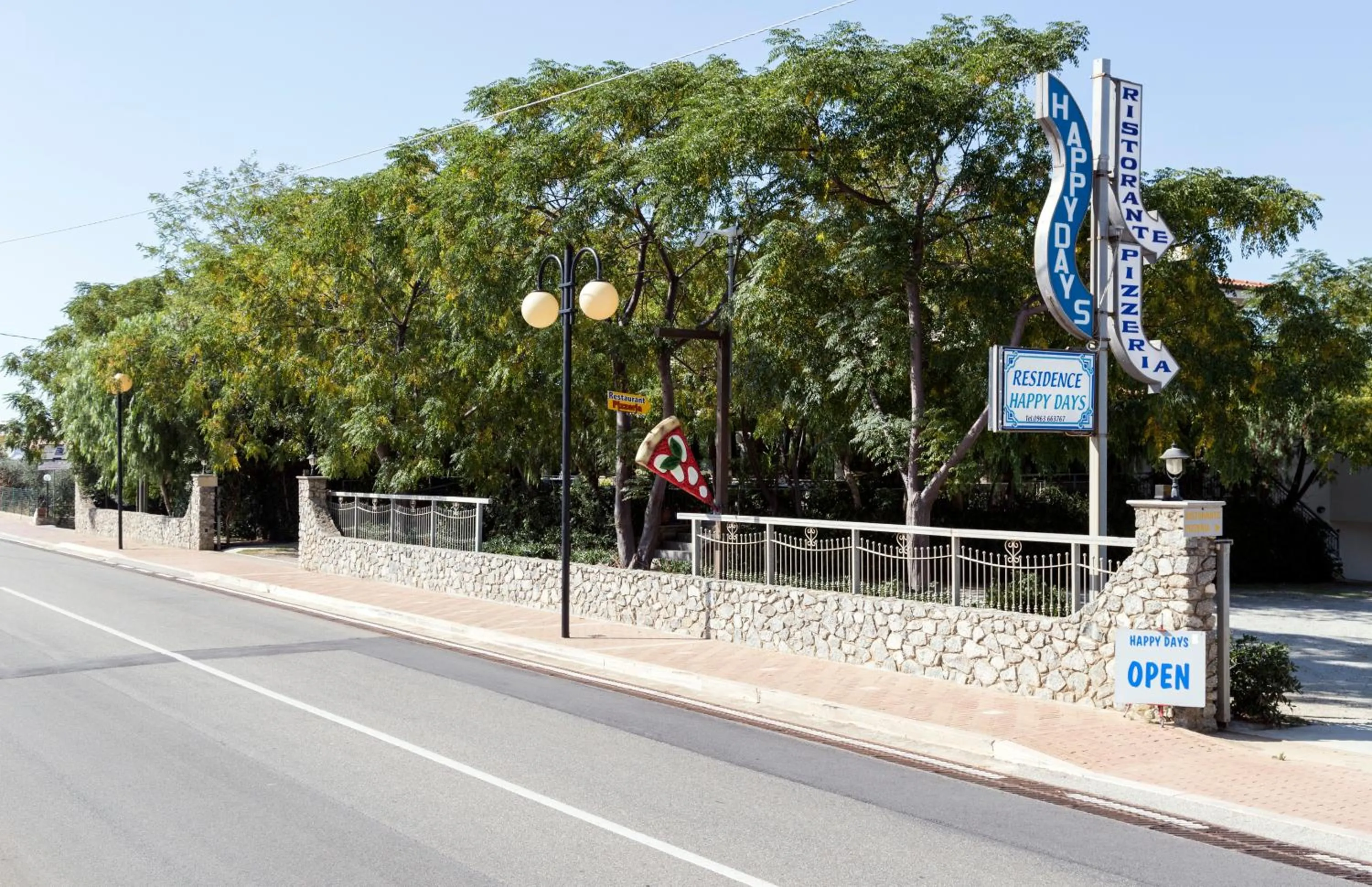 Facade/entrance in Happy Days
