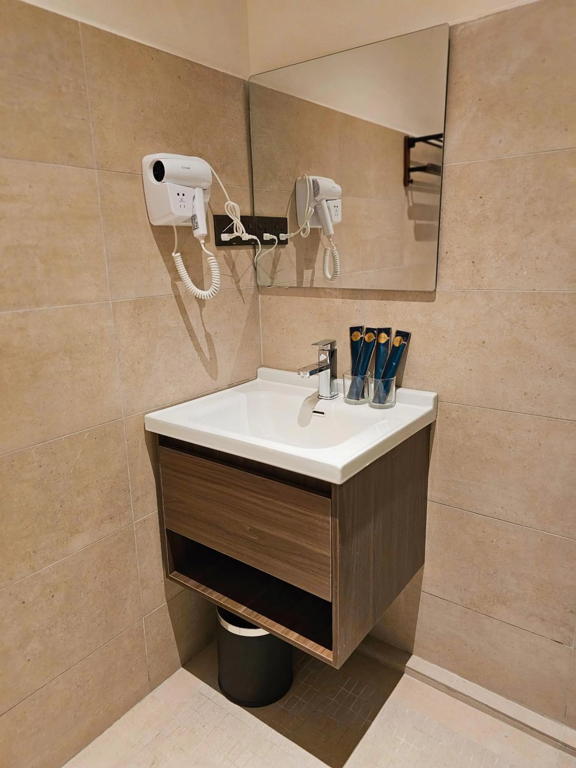 The Palm Suite at Lava Mansion