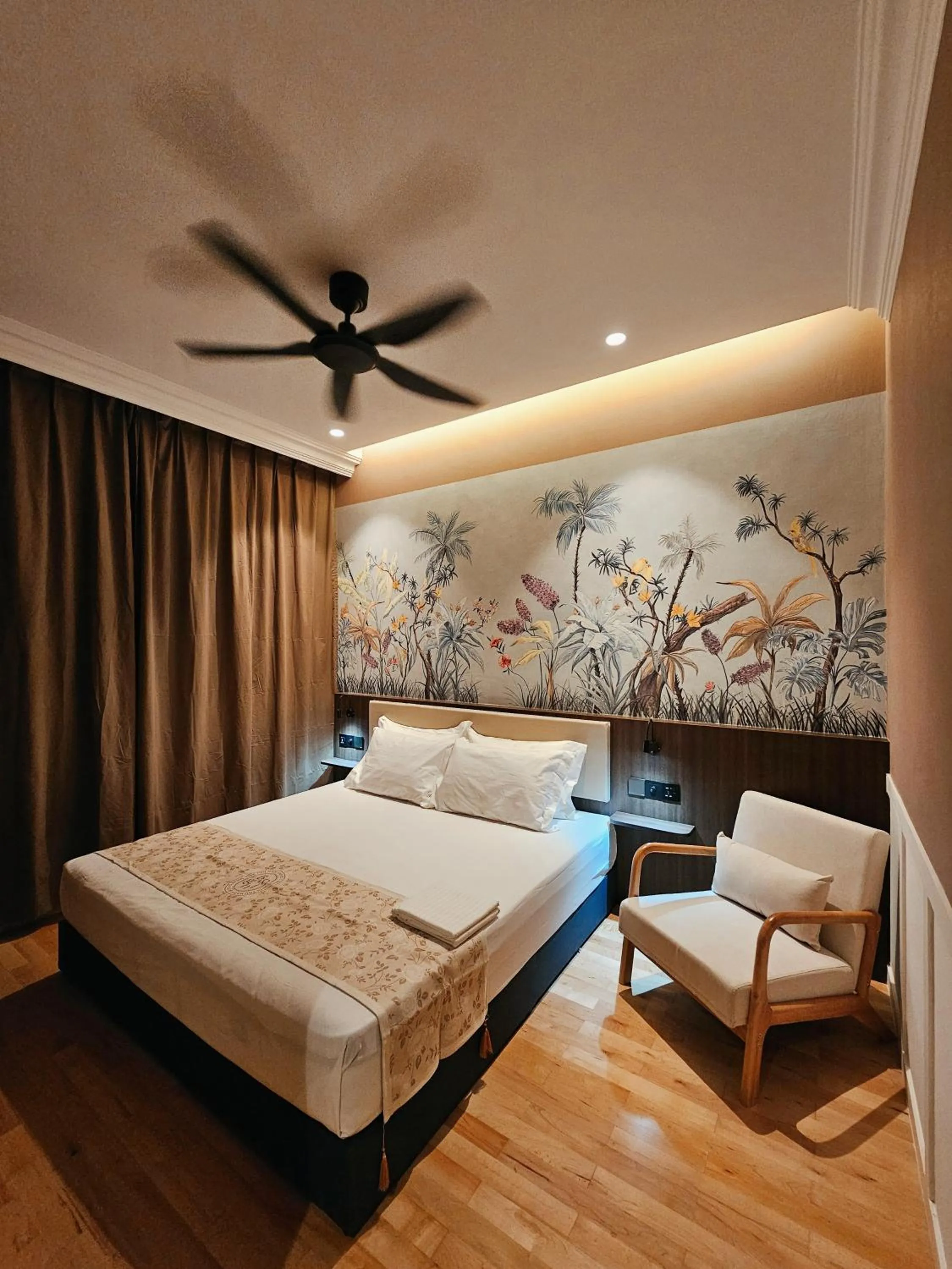 Bed in The Palm Suite at Lava Mansion