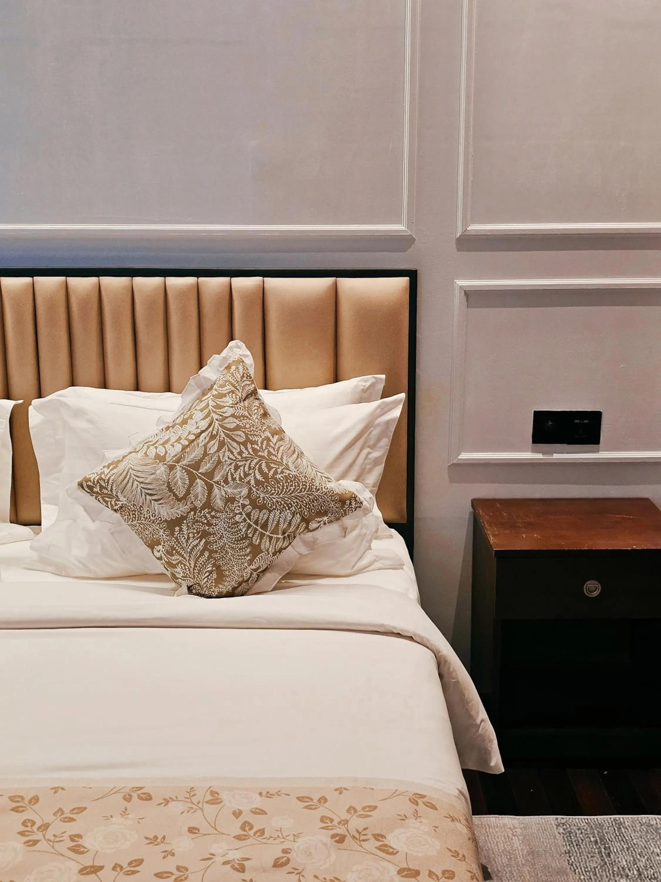 Bed in The Palm Suite at Lava Mansion