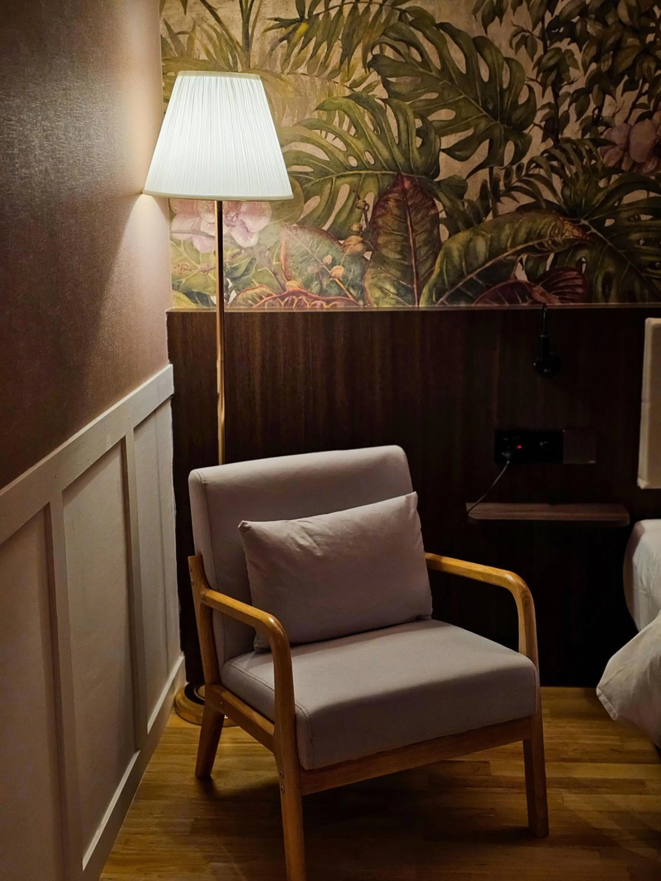 Seating area in The Palm Suite at Lava Mansion