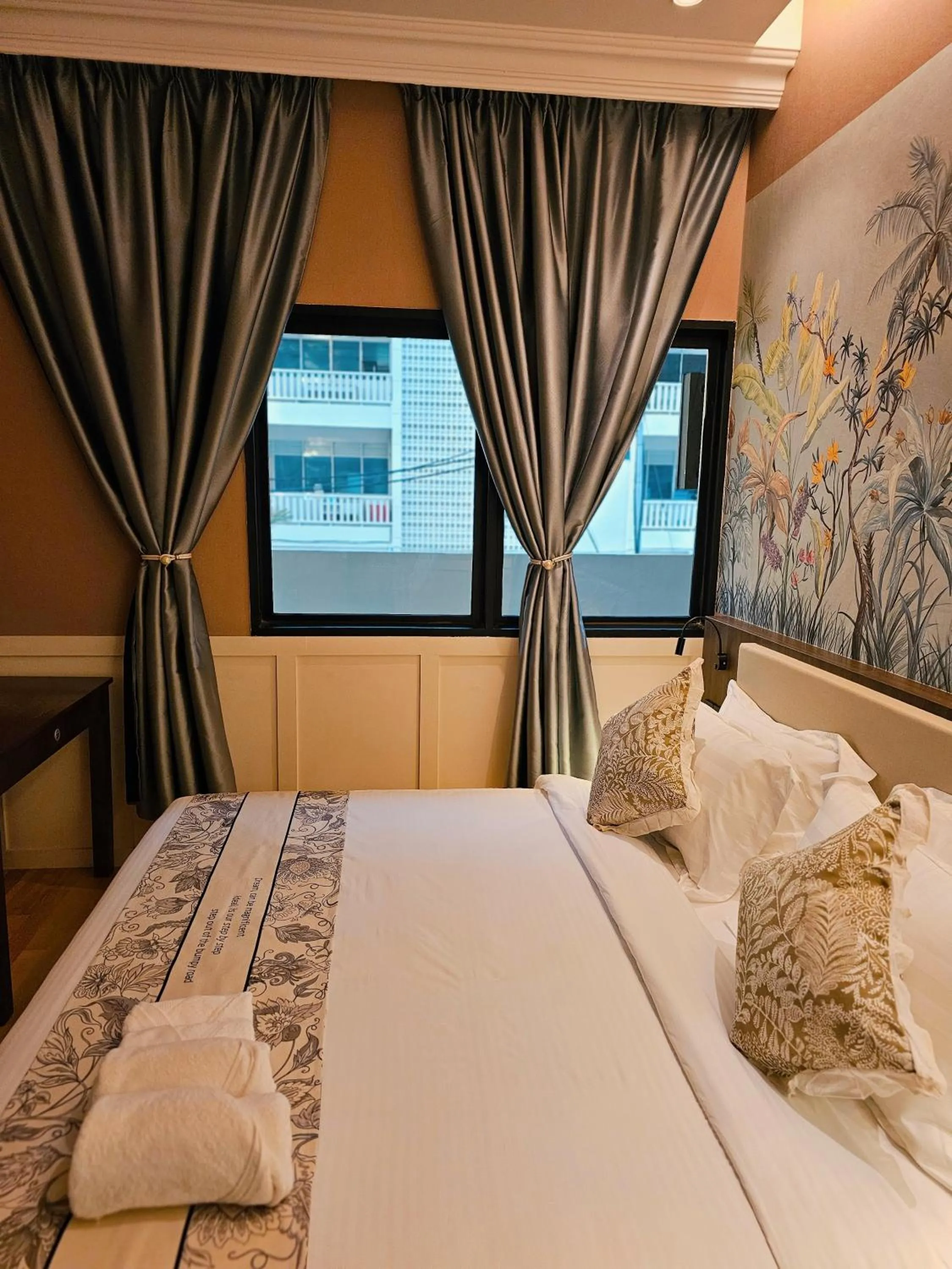 Bed in The Palm Suite at Lava Mansion