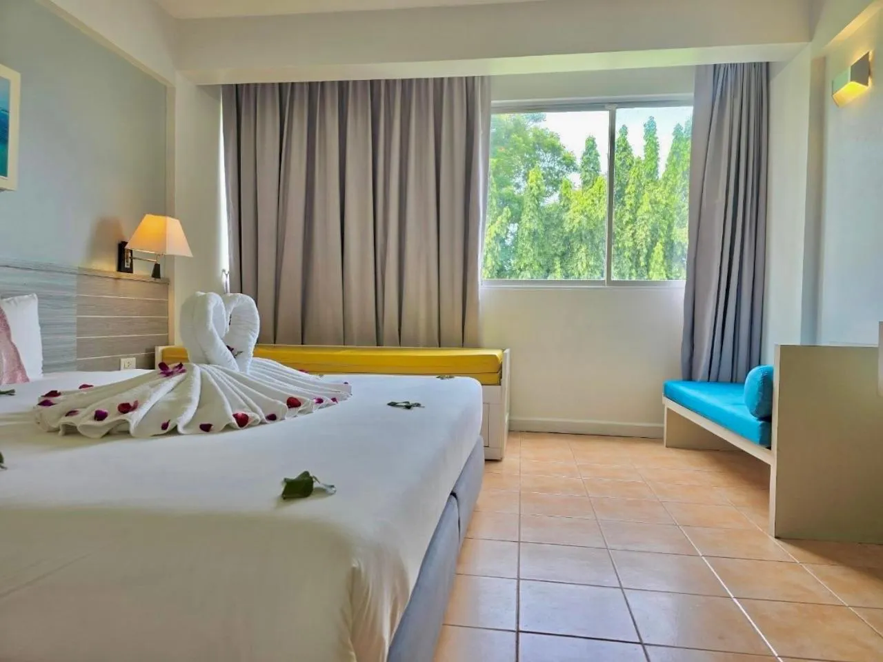 View (from property/room), Bed in ON Hotel Phuket - SHA