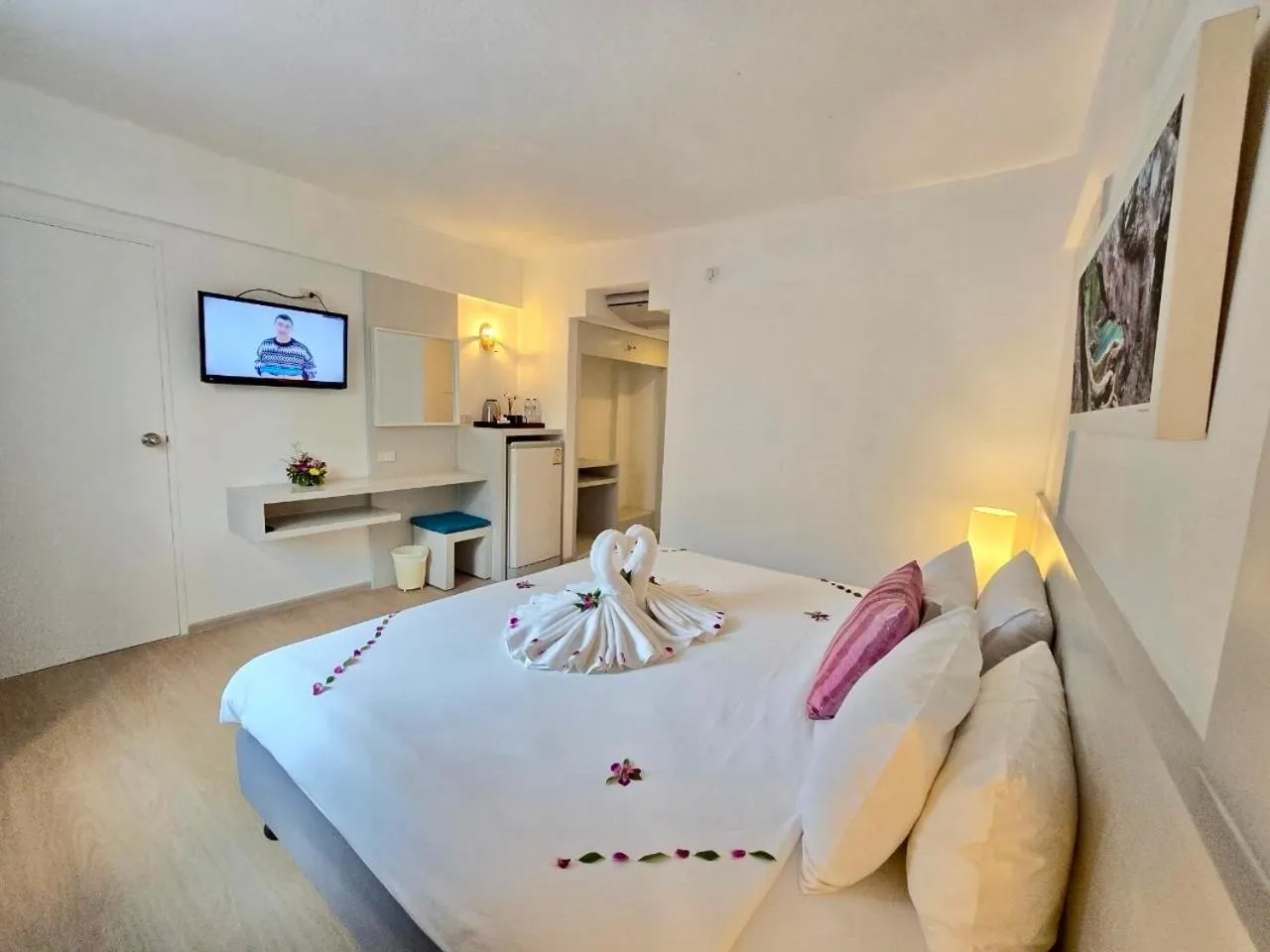 Bedroom, Bed in ON Hotel Phuket - SHA