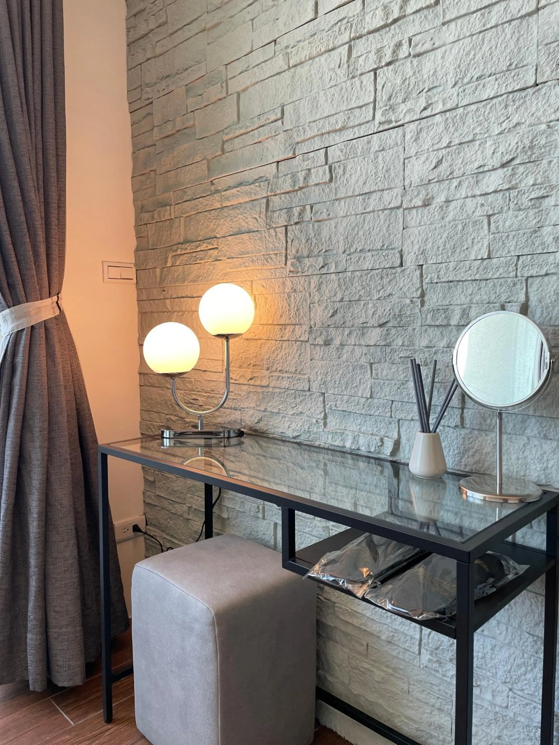 Bedroom in Angel Inn