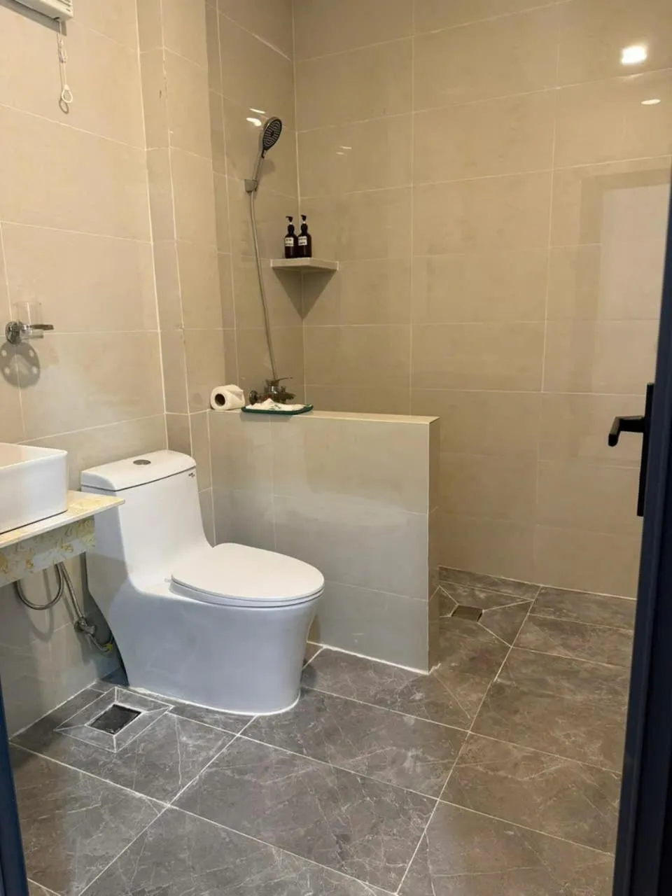 Toilet in Bungalow Mai Phuong Binh