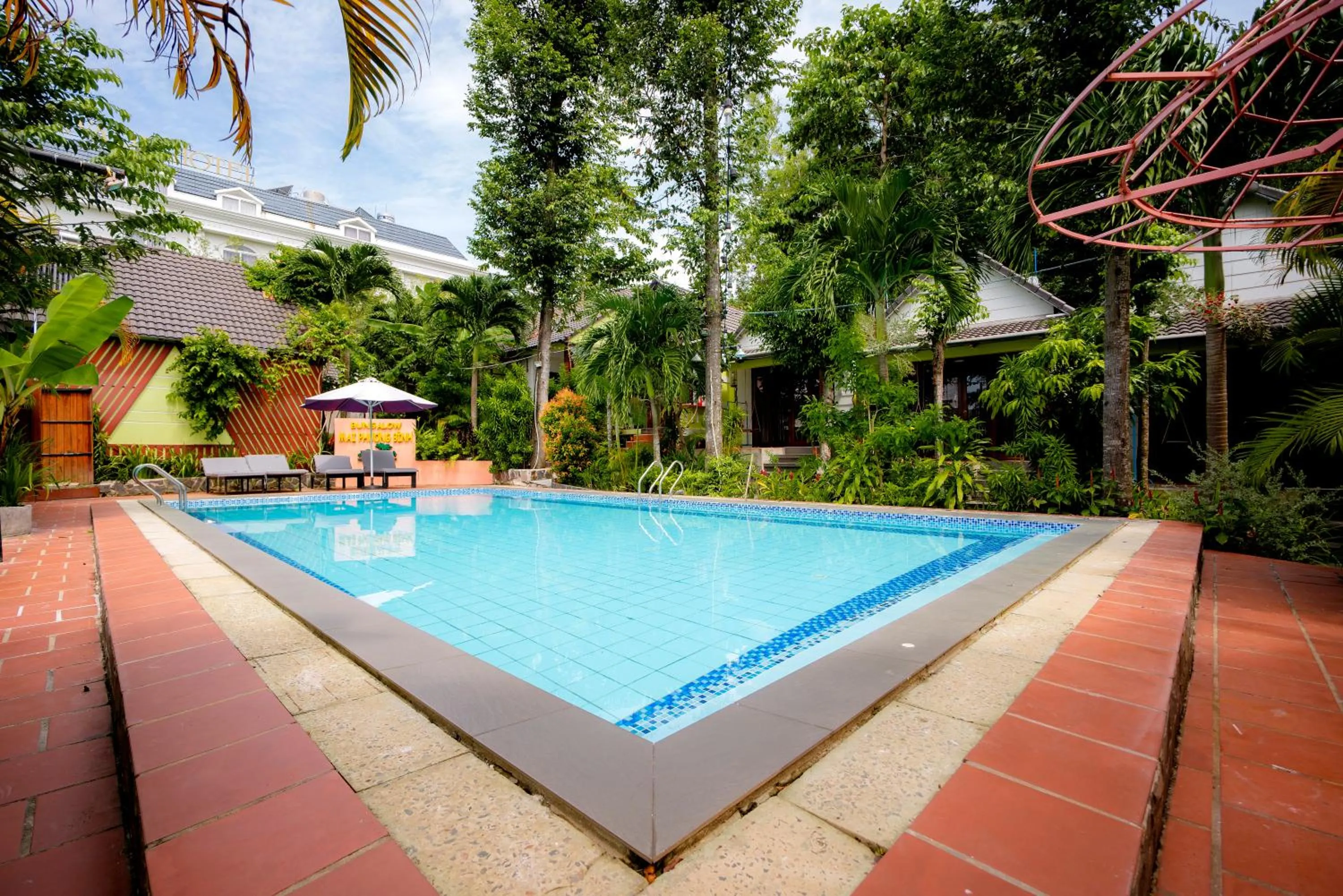 Swimming pool in Bungalow Mai Phuong Binh