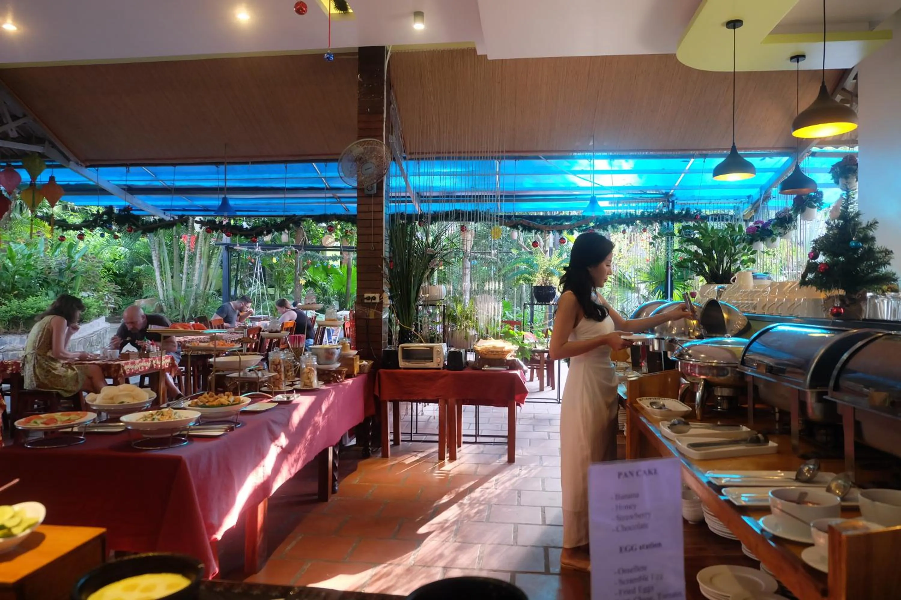 Food and drinks in Bungalow Mai Phuong Binh