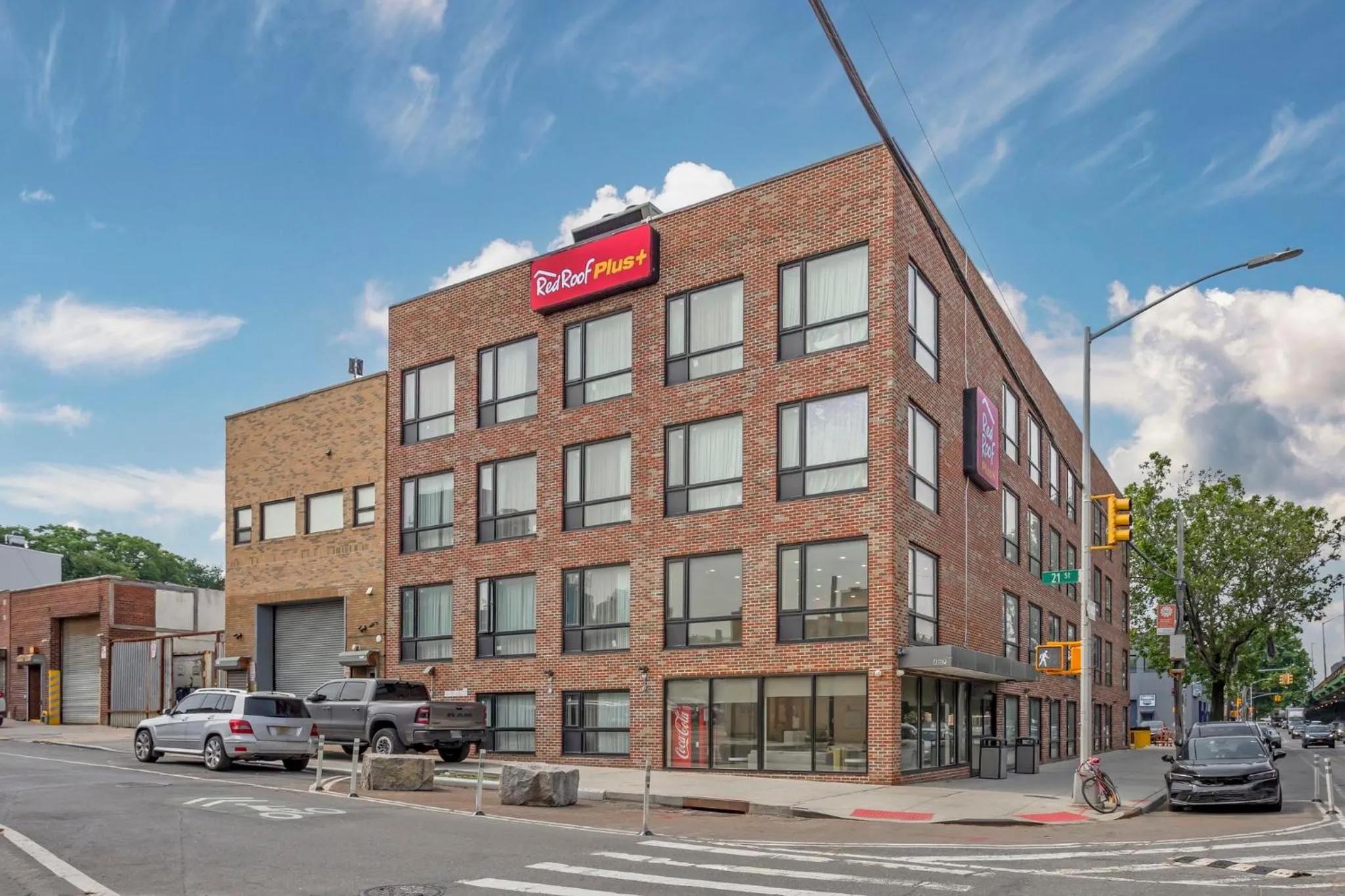 Red Roof PLUS Brooklyn - 3rd Ave