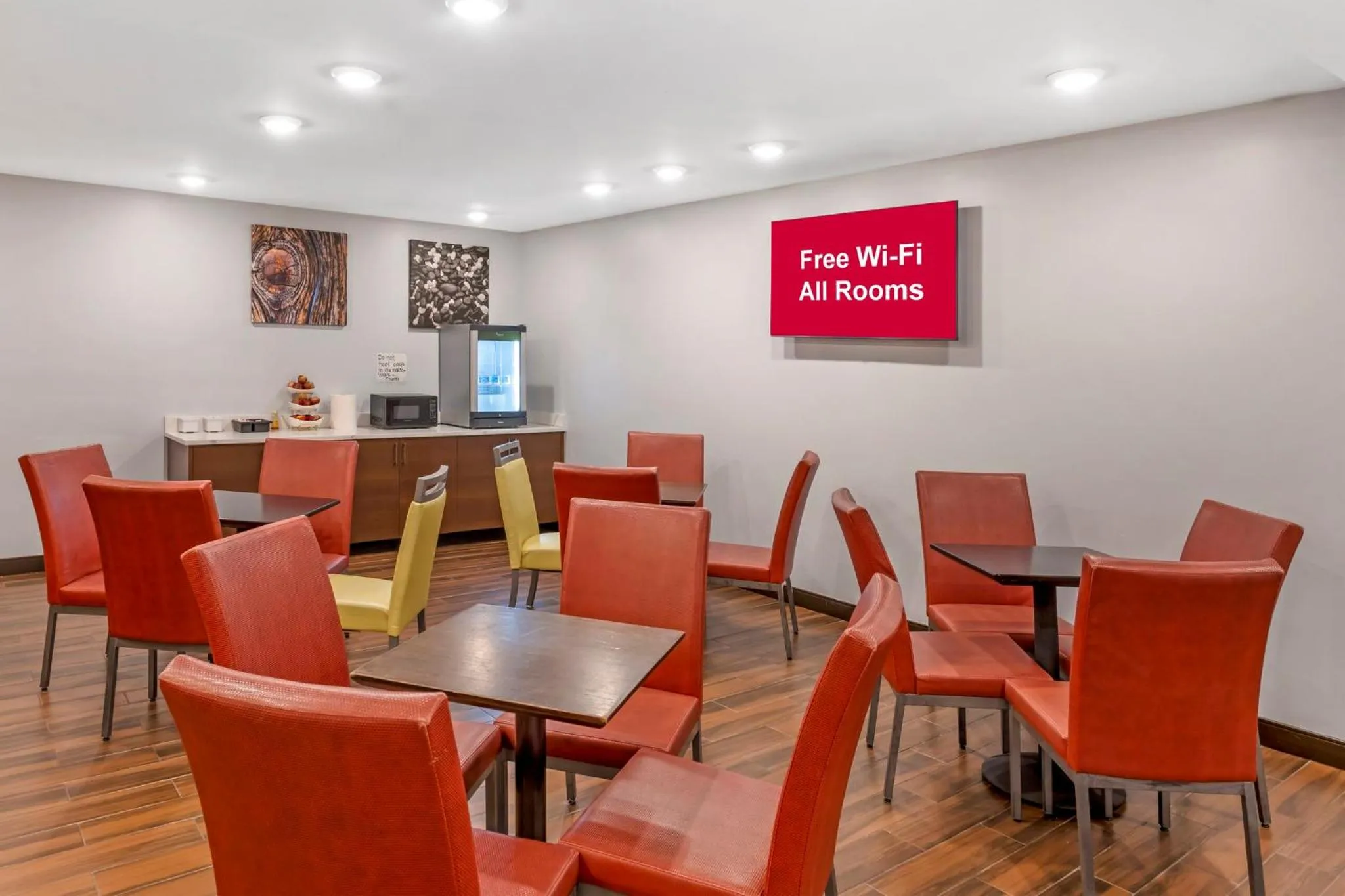 Breakfast in Red Roof PLUS Brooklyn - 3rd Ave