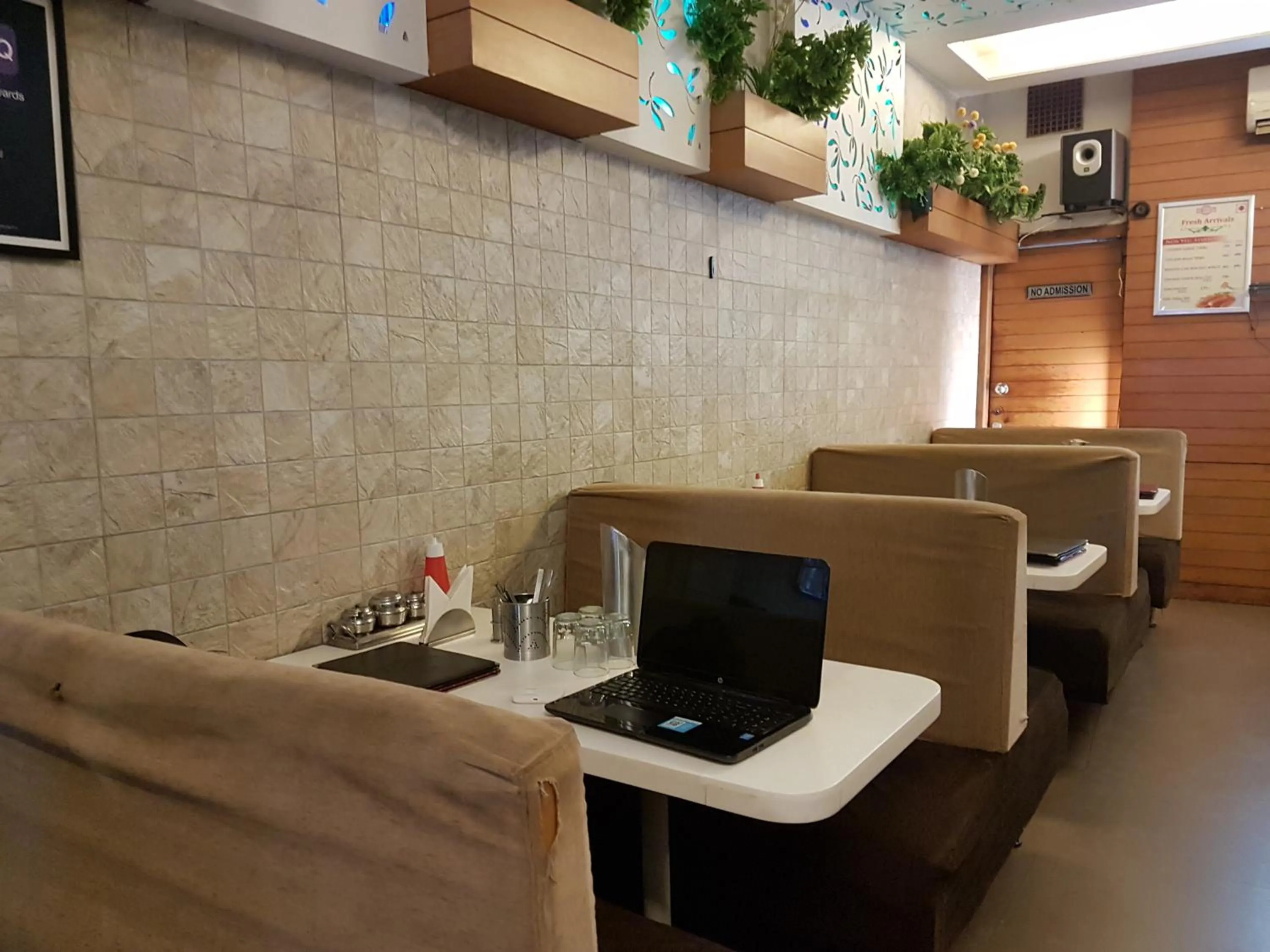 Restaurant/places to eat in Hotel Swagat