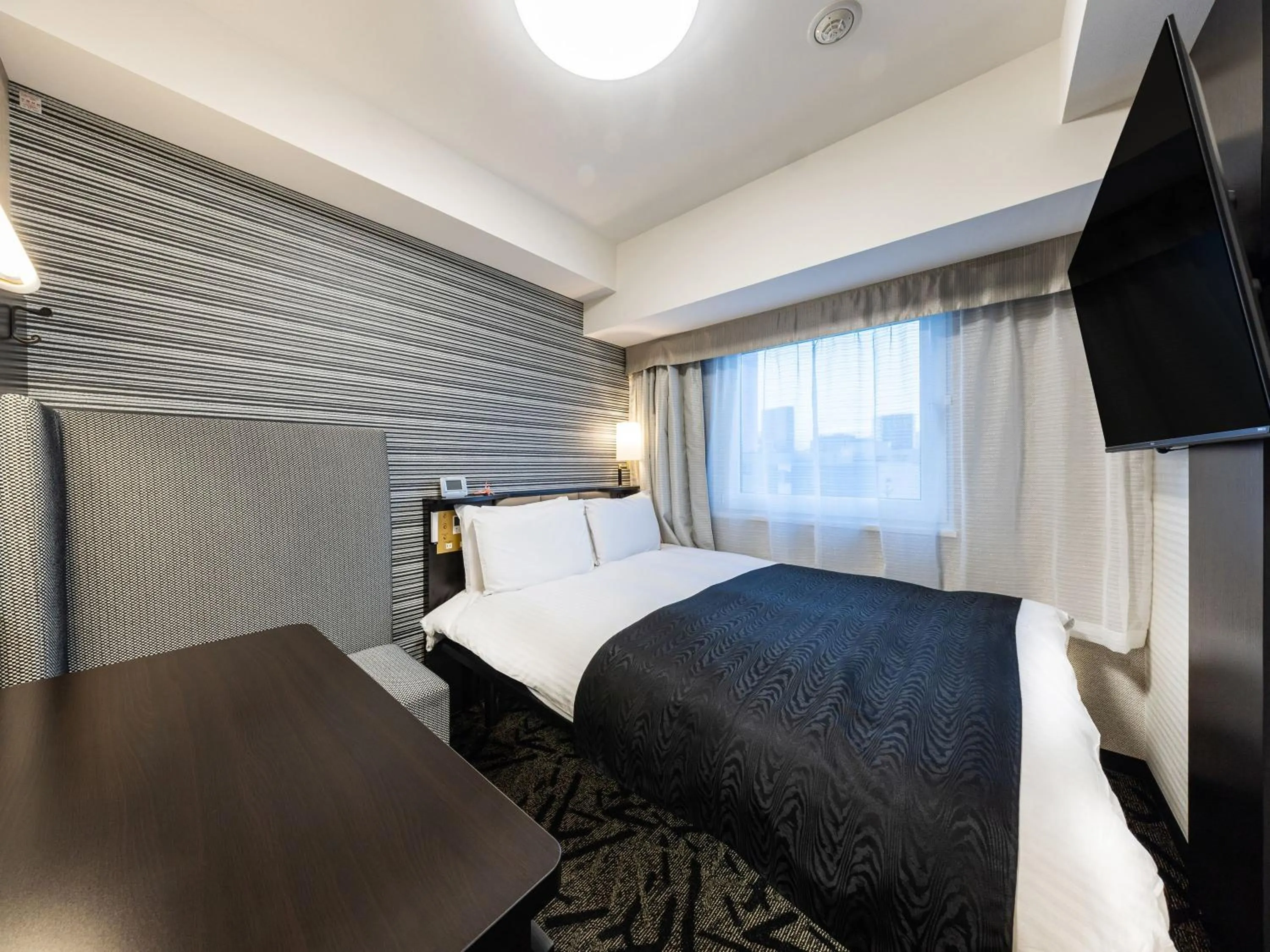 Photo of the whole room, Bed in APA Hotel Akabane Iwabuchi Ekimae