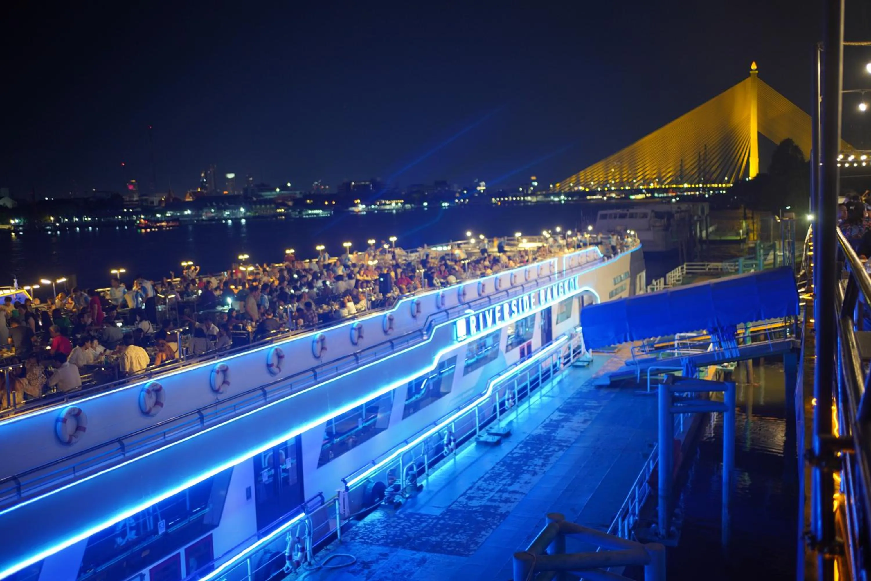 Restaurant/places to eat in Riverside Bangkok Hotel