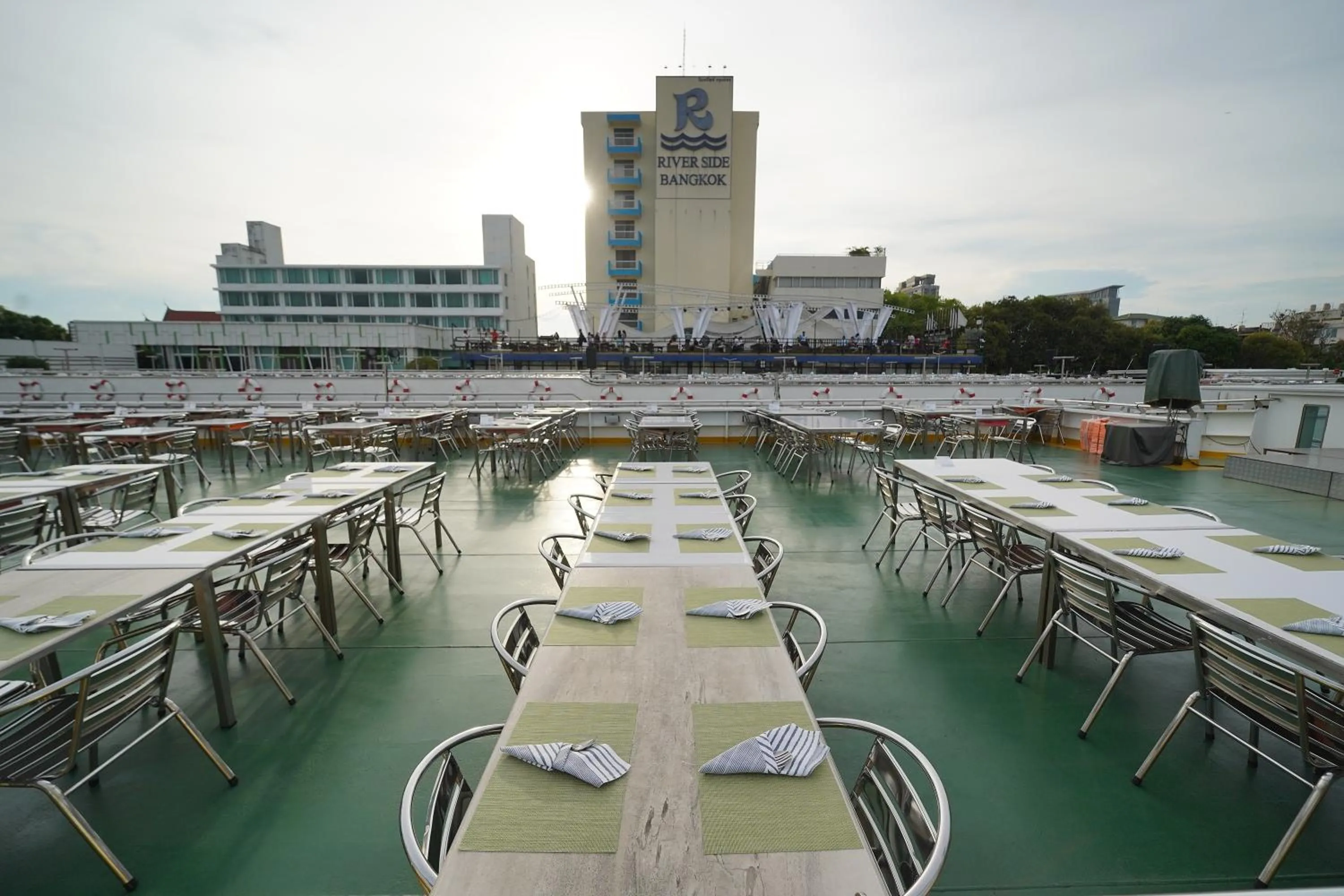 Restaurant/places to eat in Riverside Bangkok Hotel