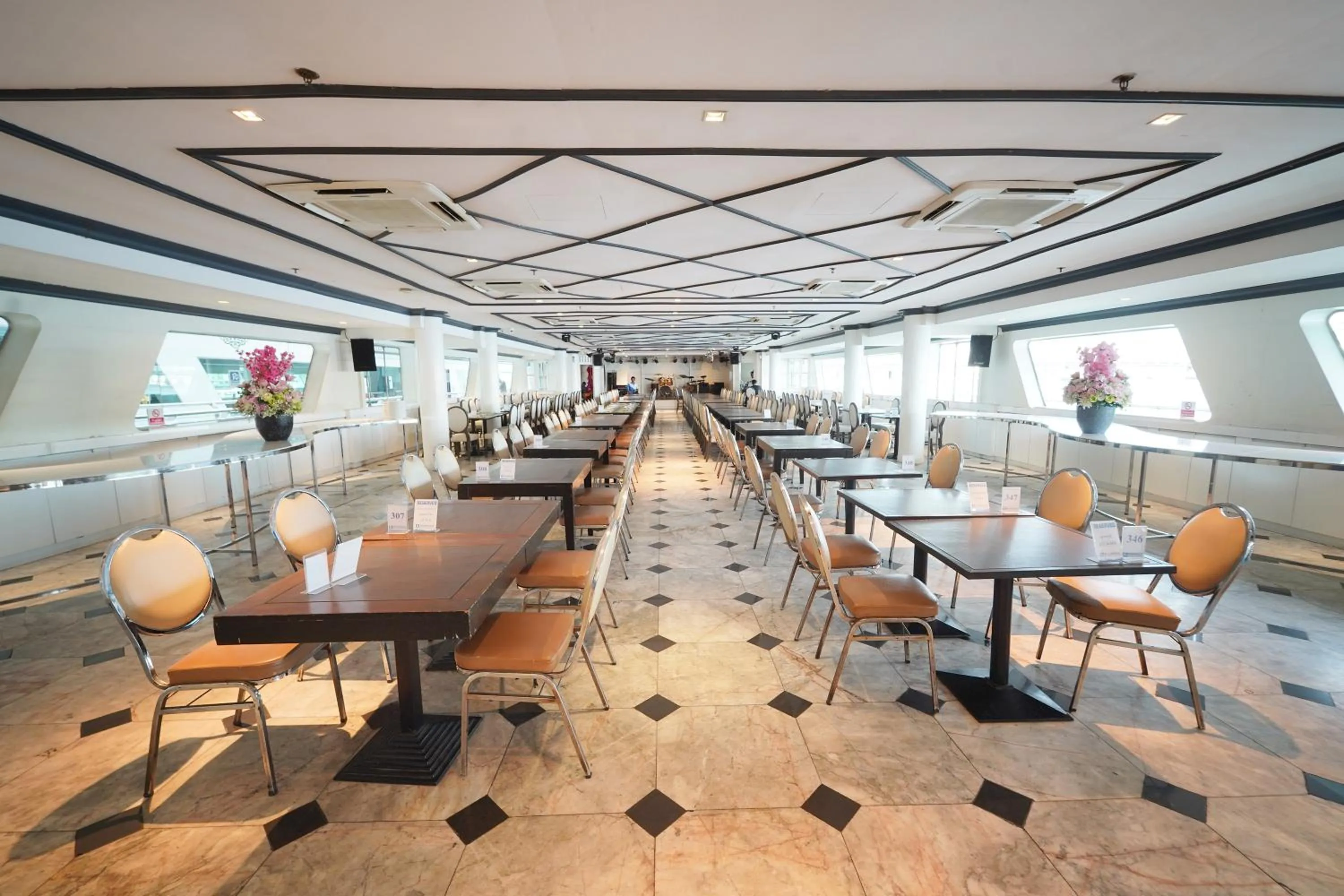 Restaurant/places to eat in Riverside Bangkok Hotel