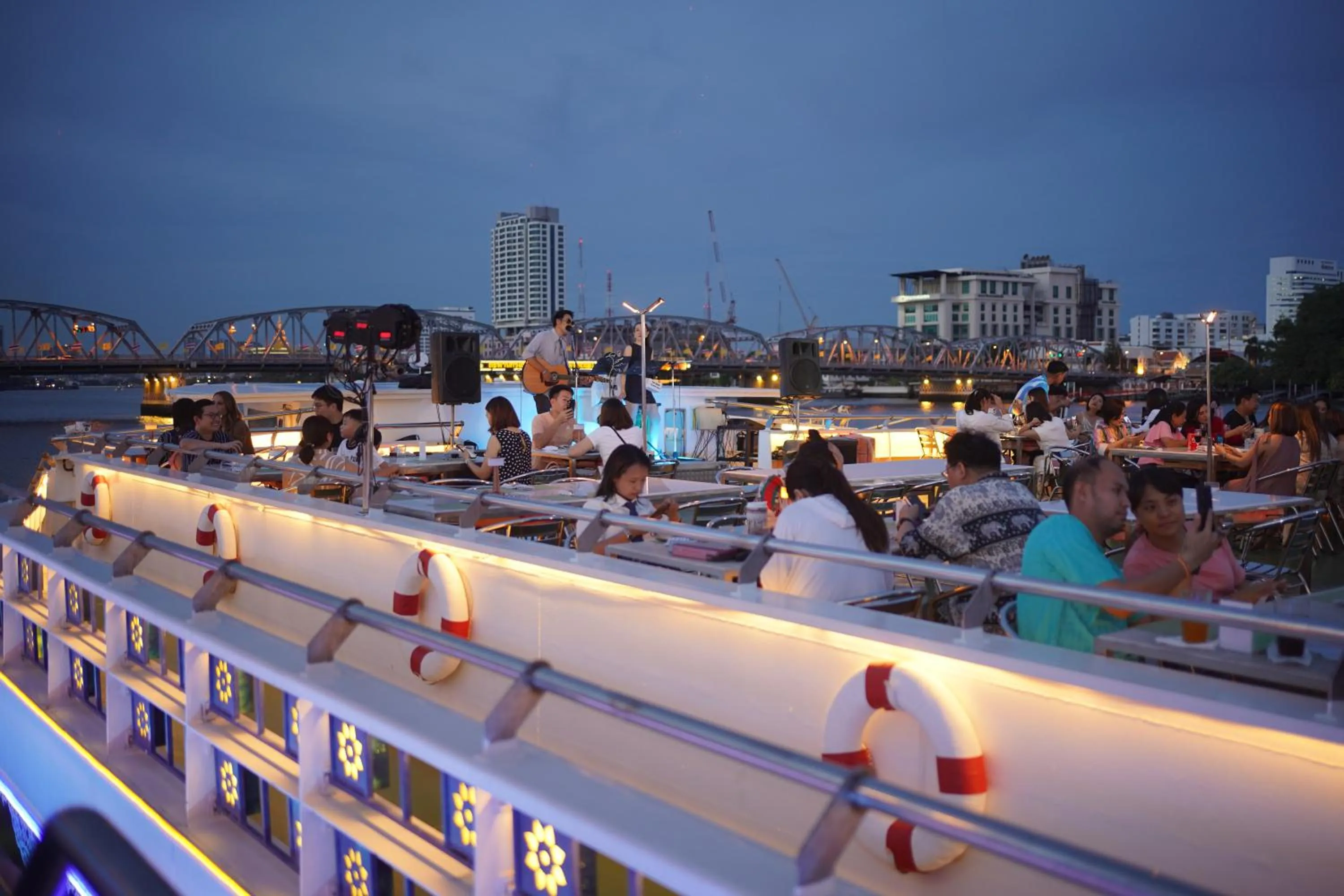 Restaurant/places to eat in Riverside Bangkok Hotel