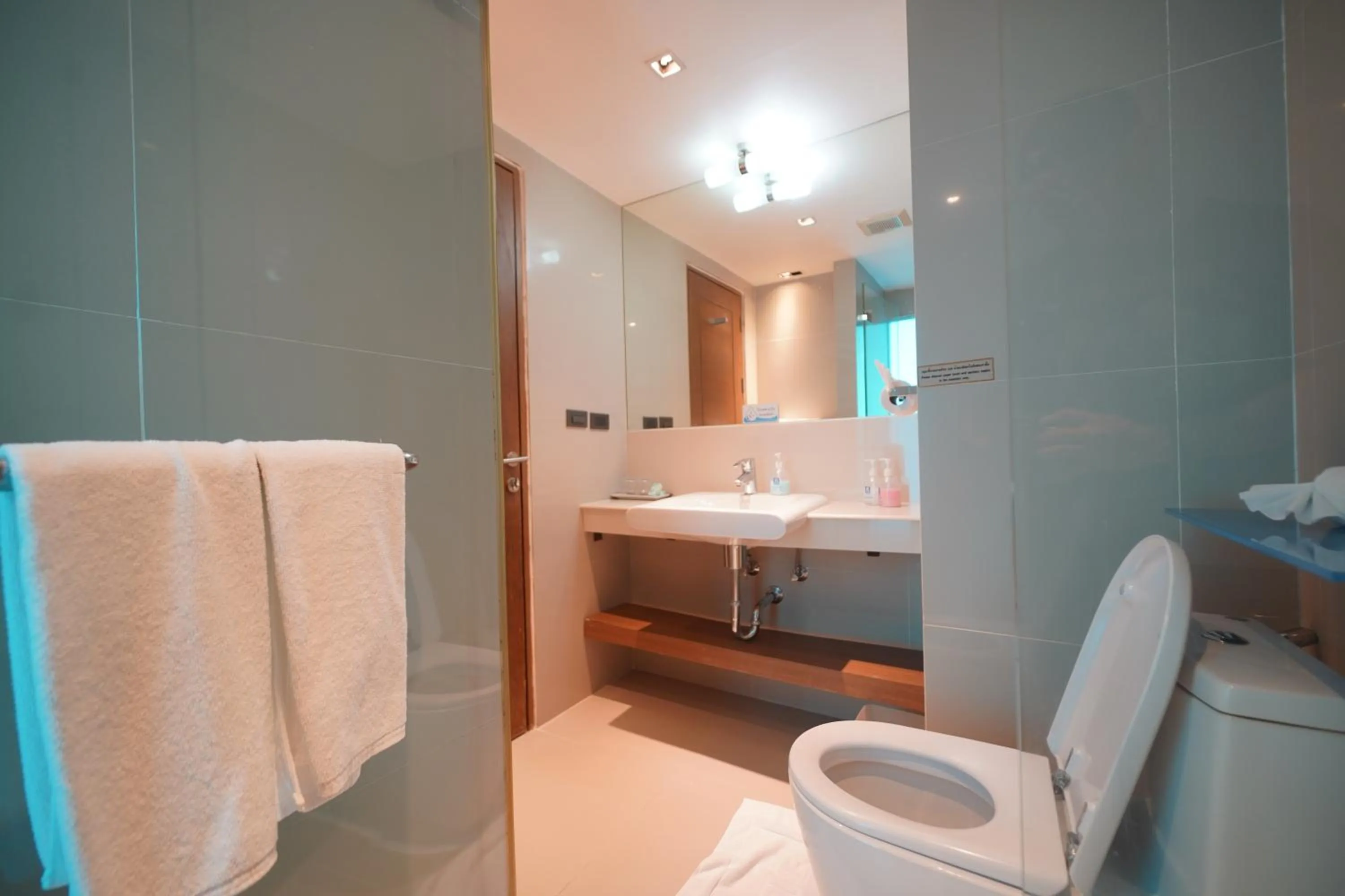 Bathroom in Riverside Bangkok Hotel