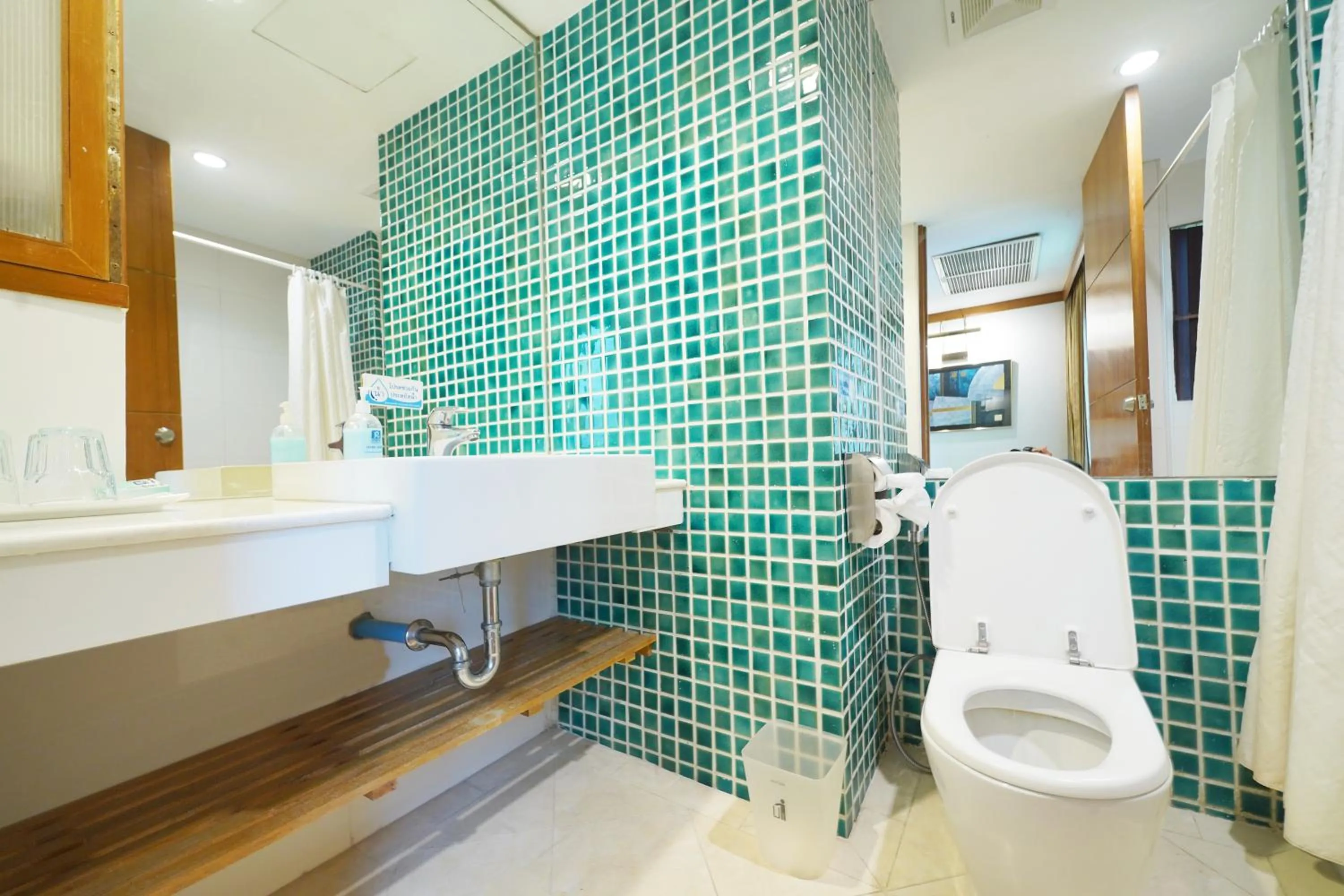 Bathroom in Riverside Bangkok Hotel