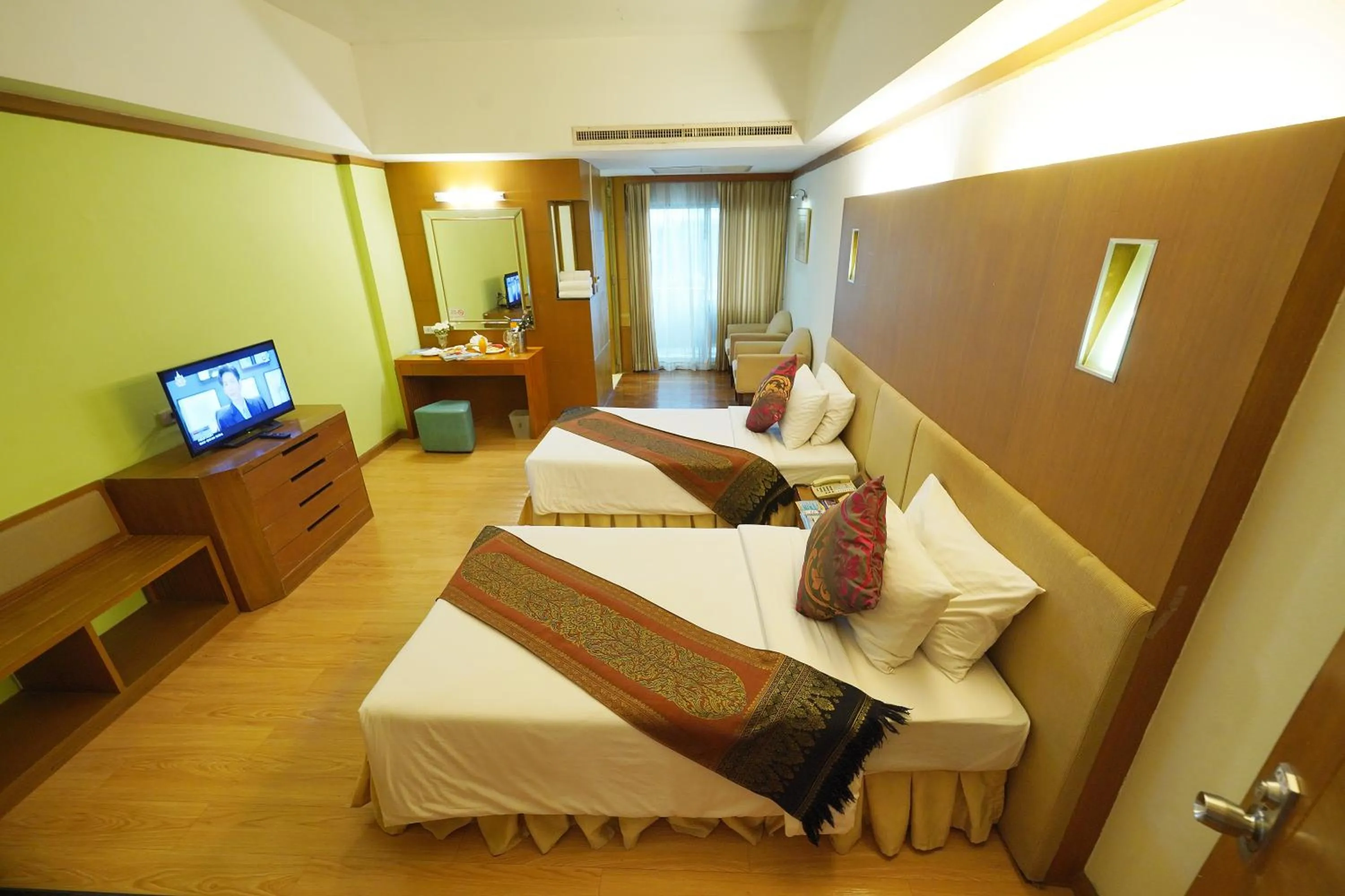 Photo of the whole room in Riverside Bangkok Hotel