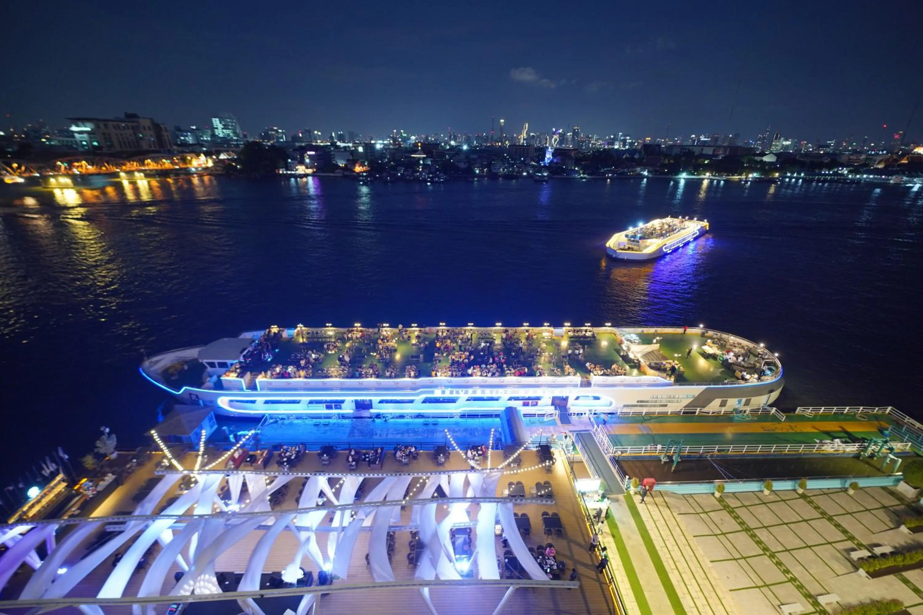 Restaurant/places to eat in Riverside Bangkok Hotel