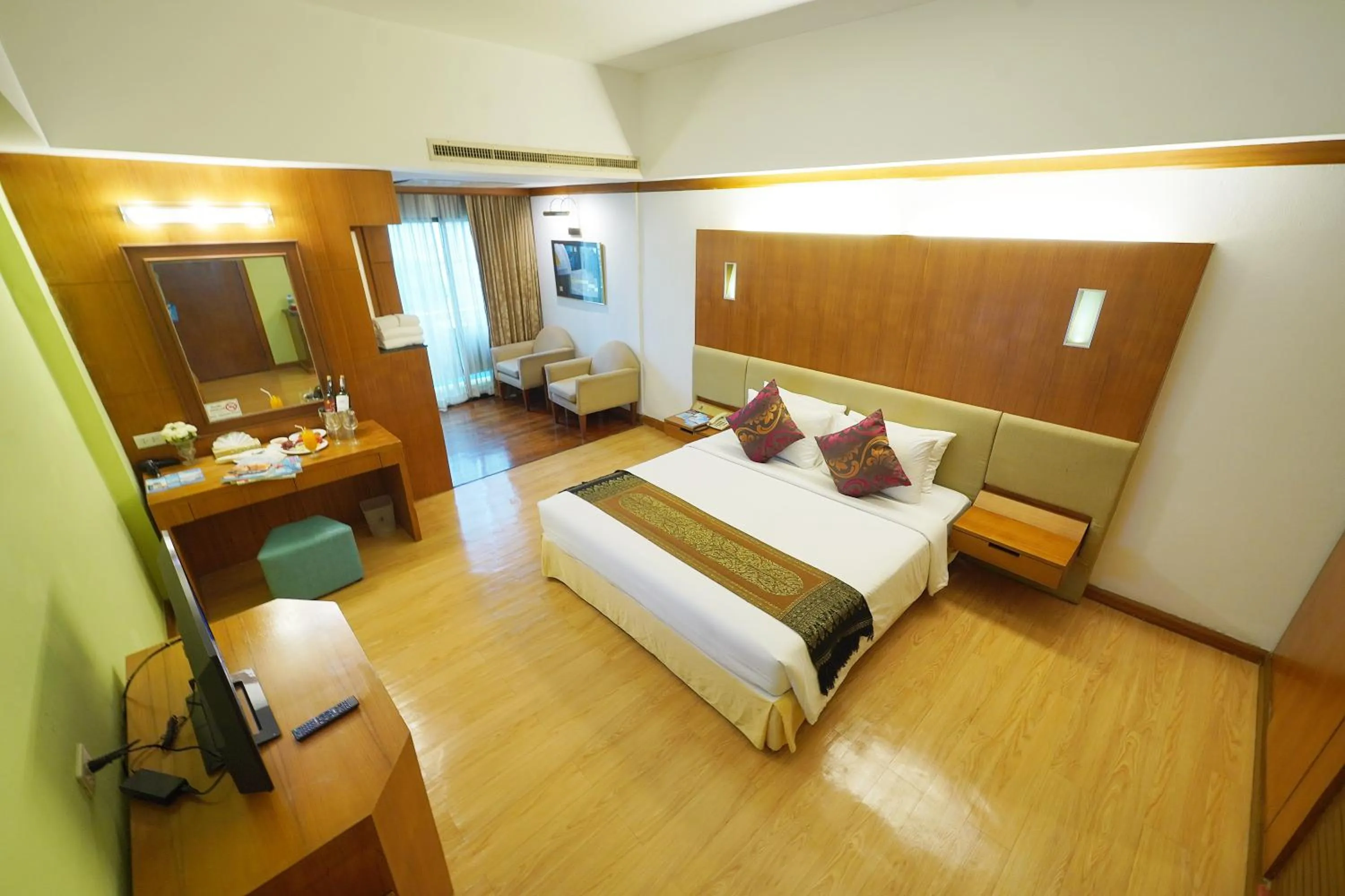 Photo of the whole room in Riverside Bangkok Hotel