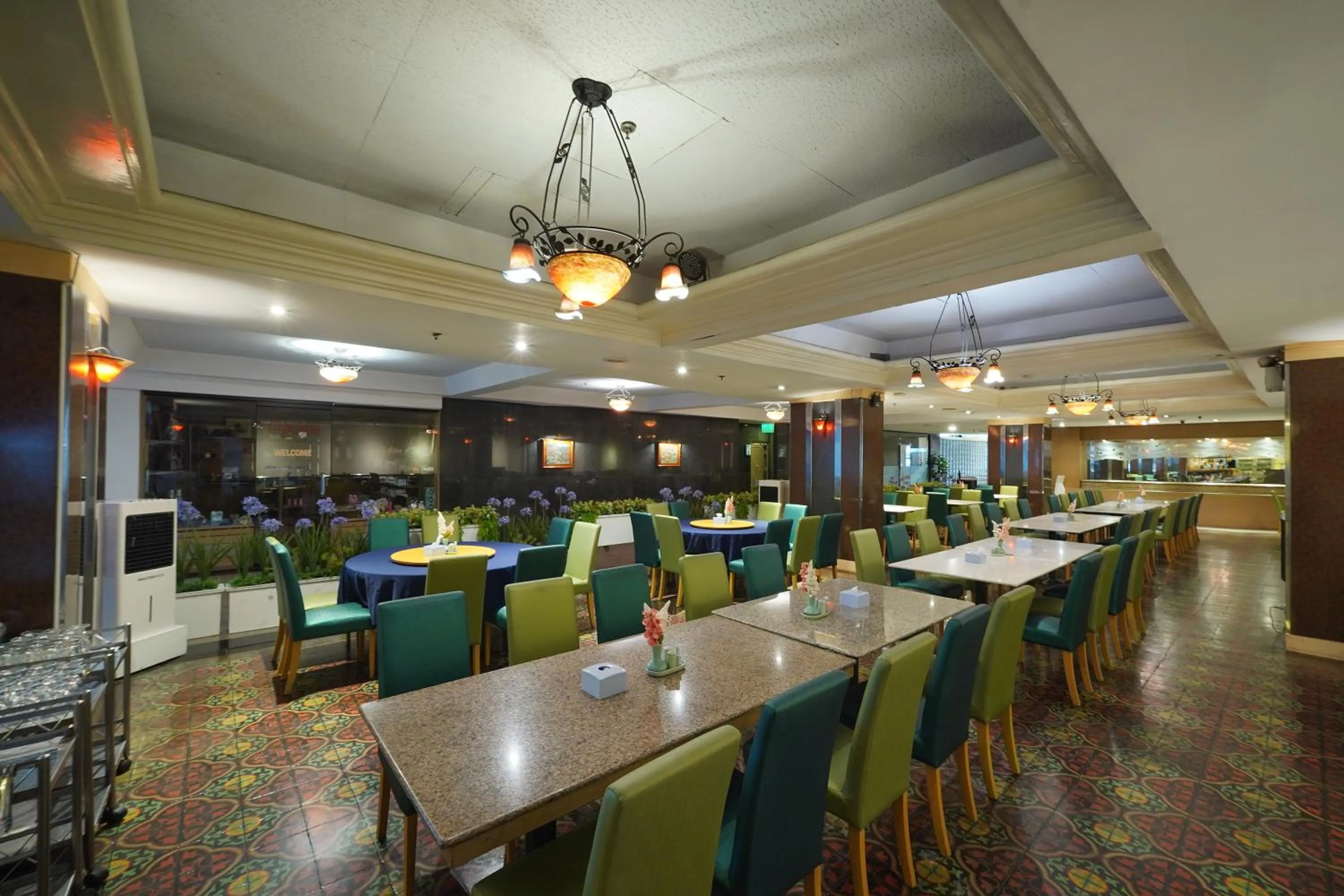 Restaurant/places to eat in Riverside Bangkok Hotel