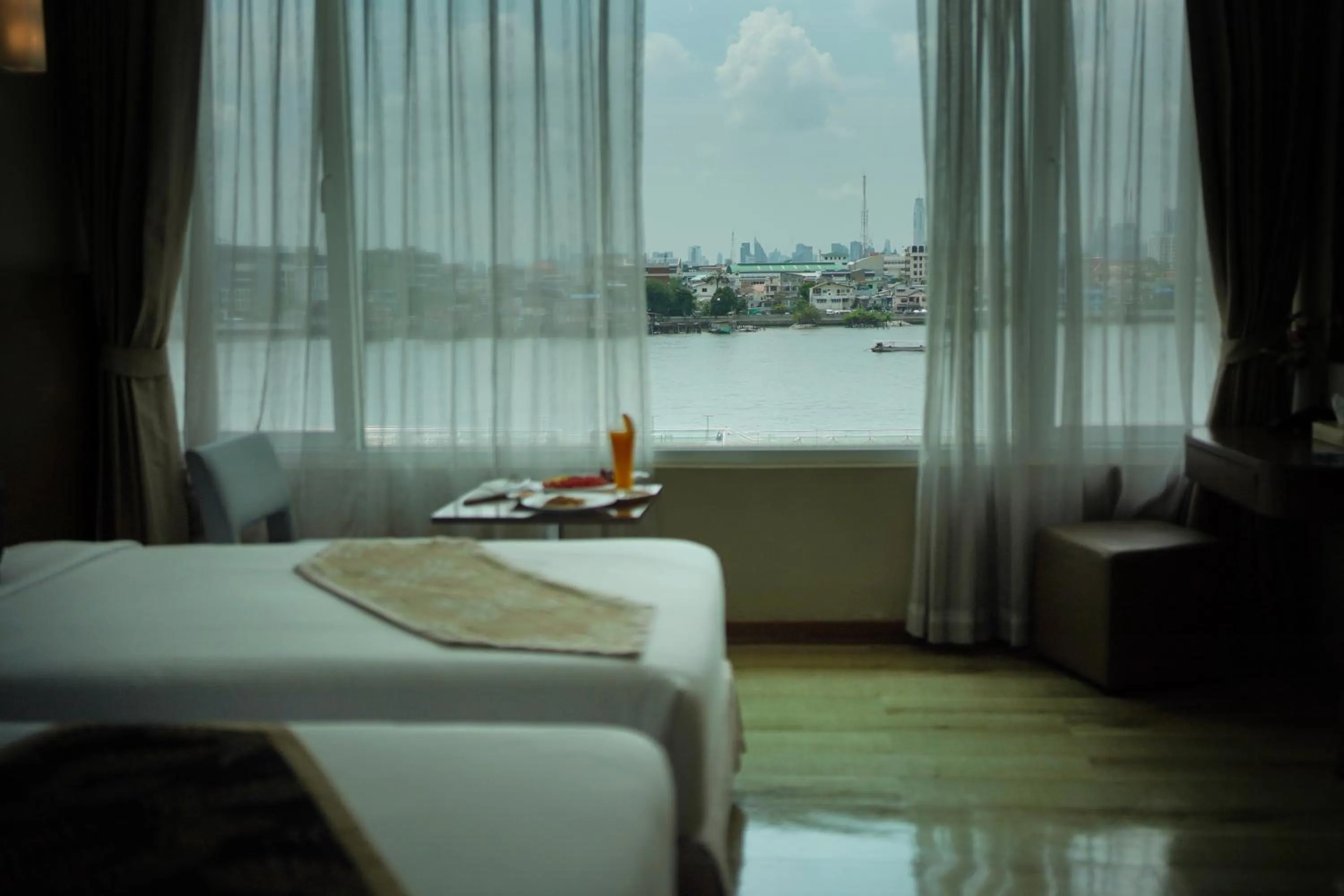 Photo of the whole room in Riverside Bangkok Hotel