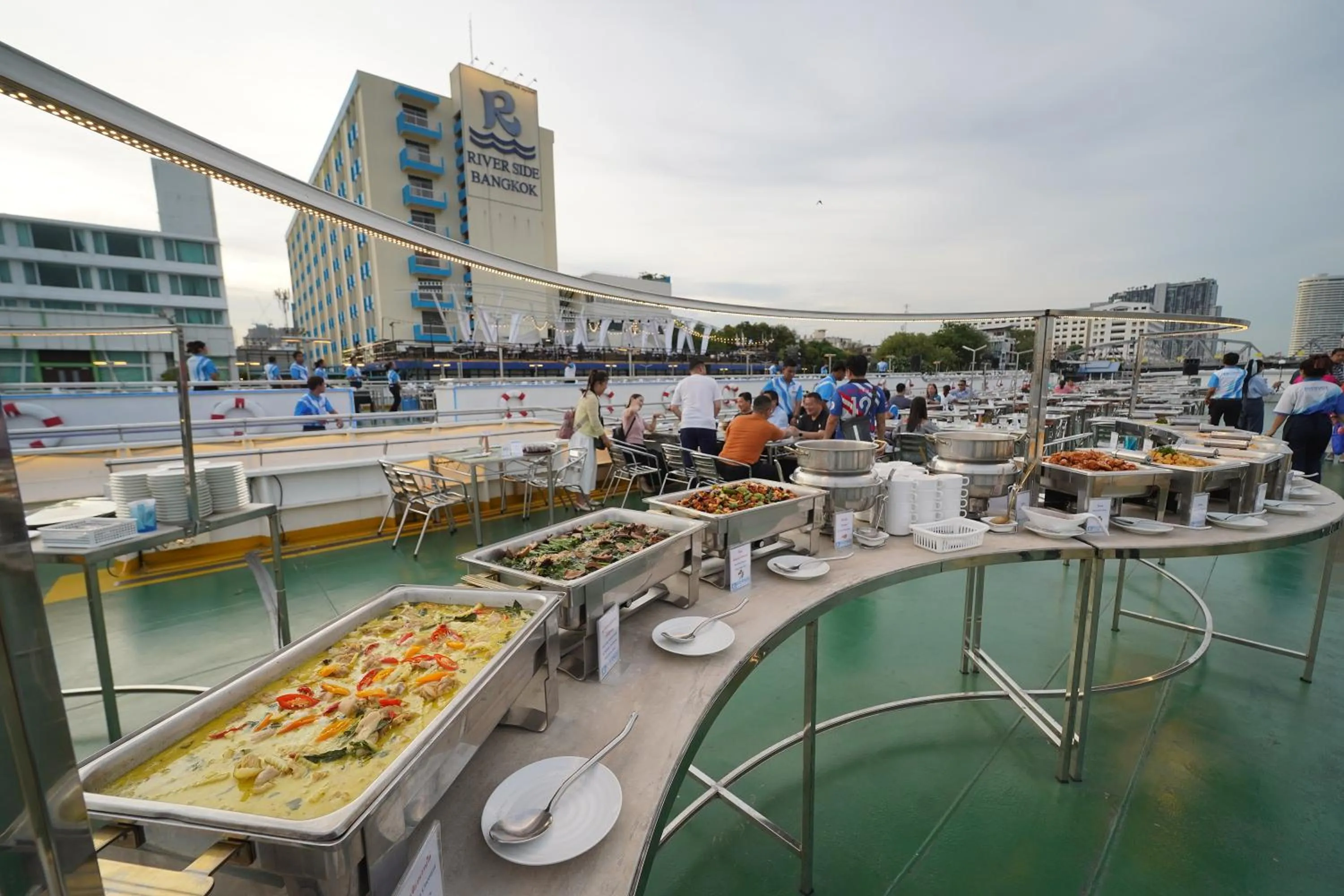 Restaurant/places to eat in Riverside Bangkok Hotel