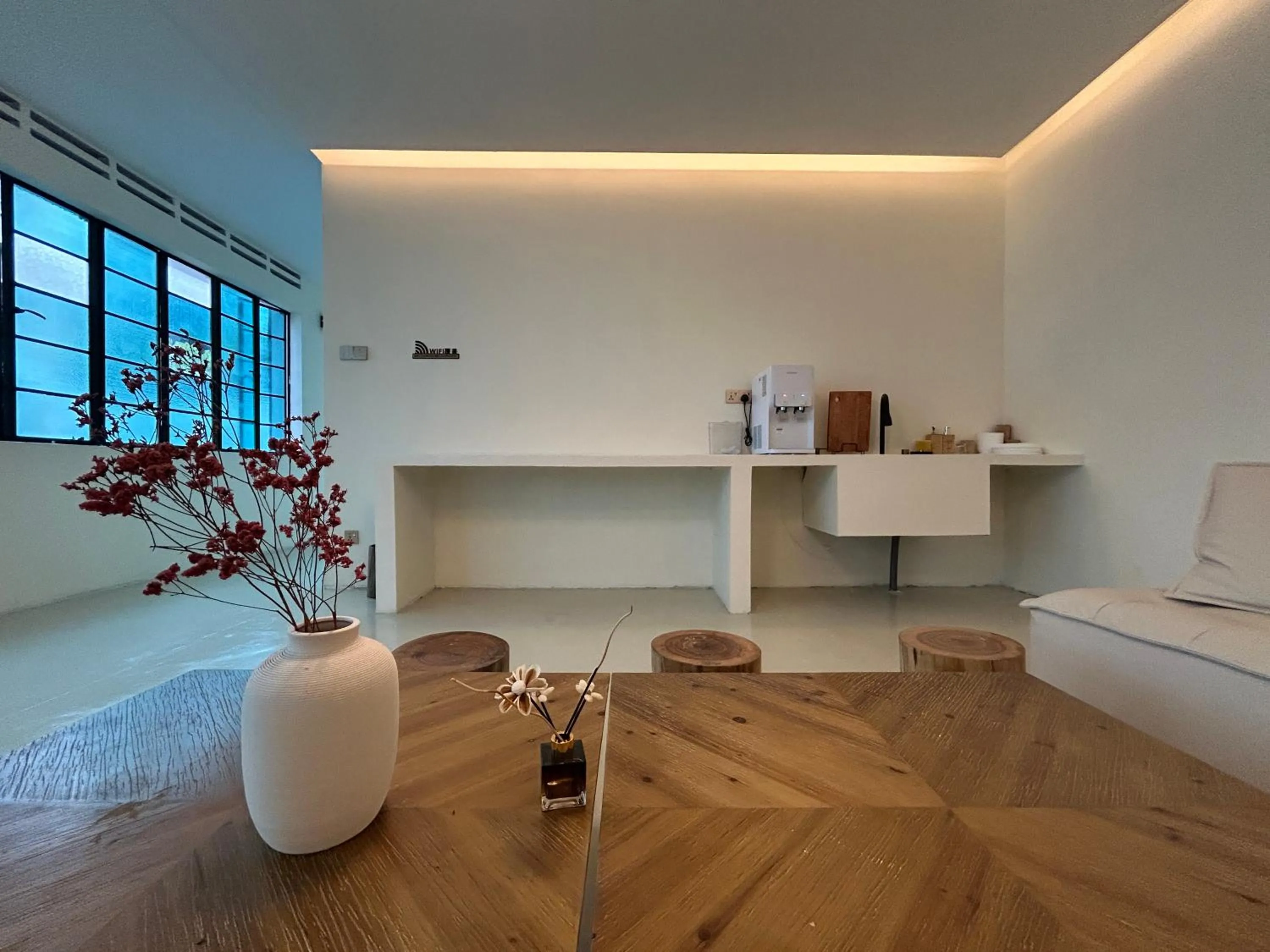 Living room in ONE18 Boutique Hotel